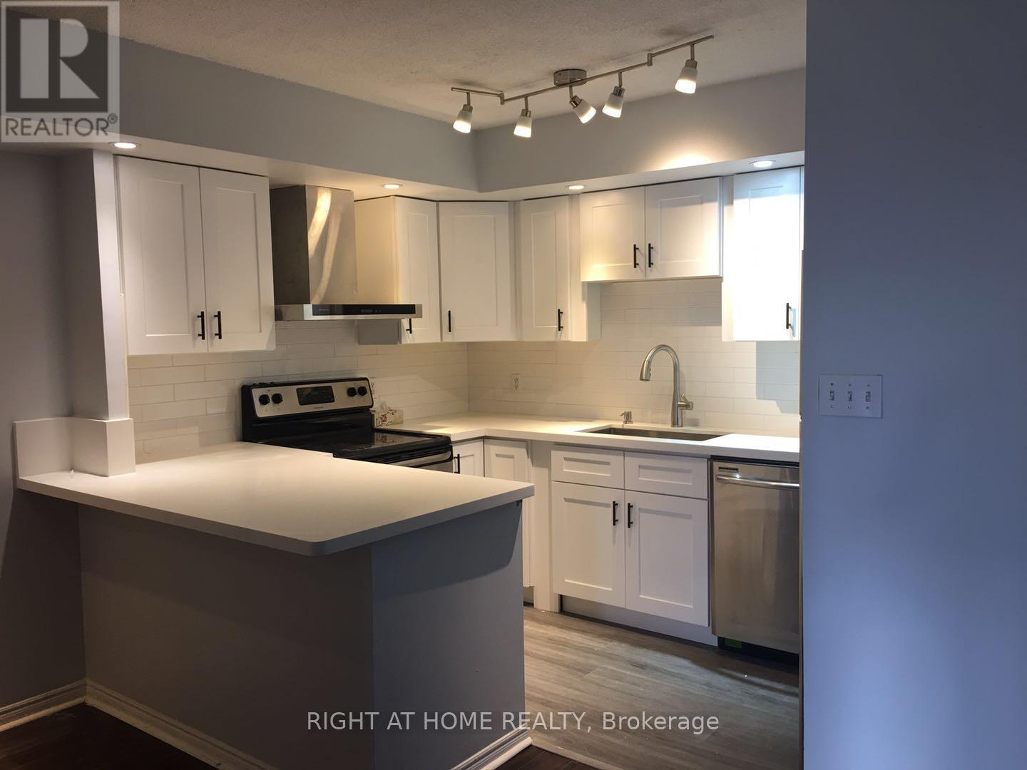 320 - 25 The Esplanade, Toronto, Ontario  M5E 1W5 - Photo 11 - C12761582