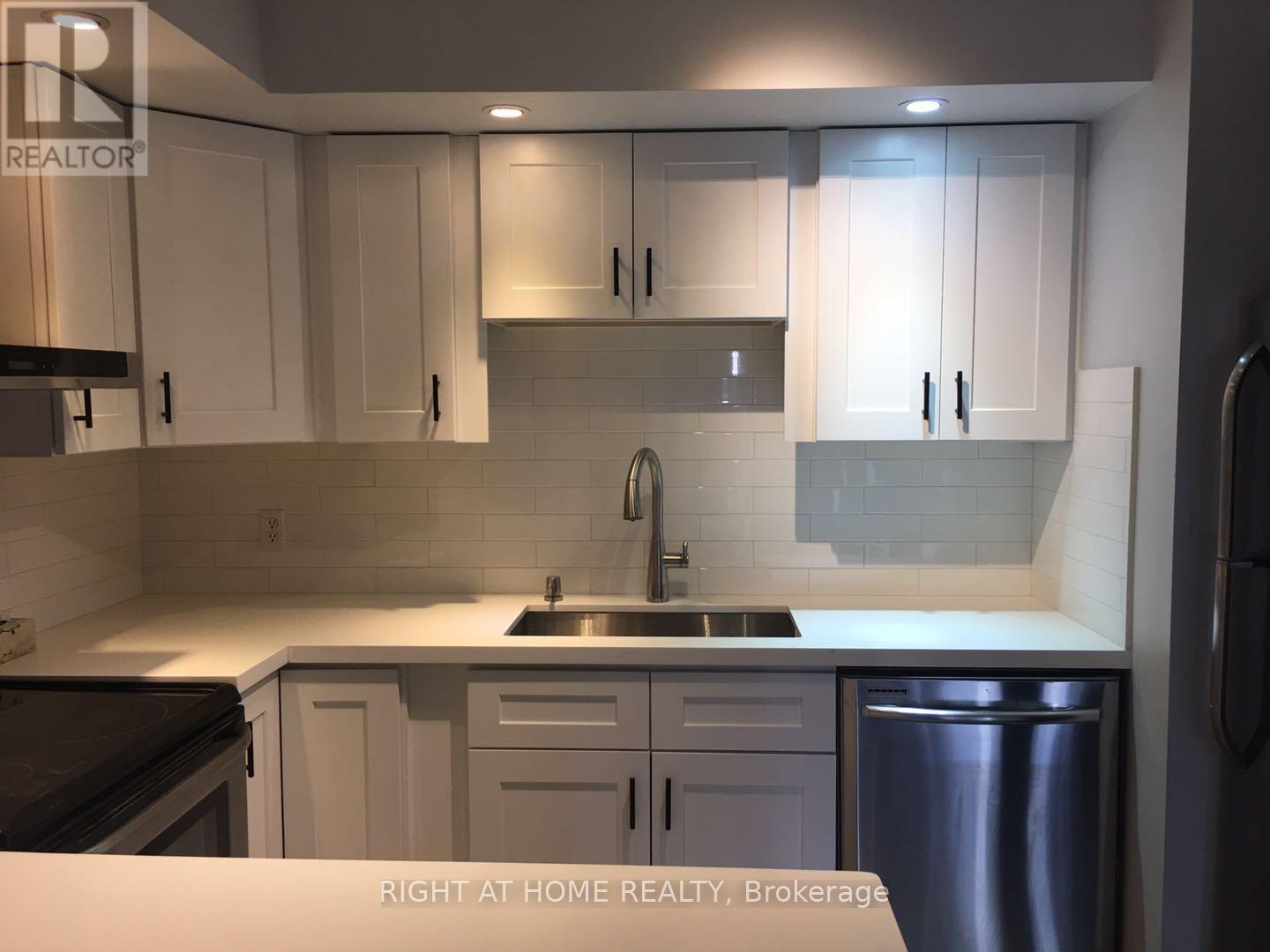 320 - 25 The Esplanade, Toronto, Ontario  M5E 1W5 - Photo 12 - C12761582