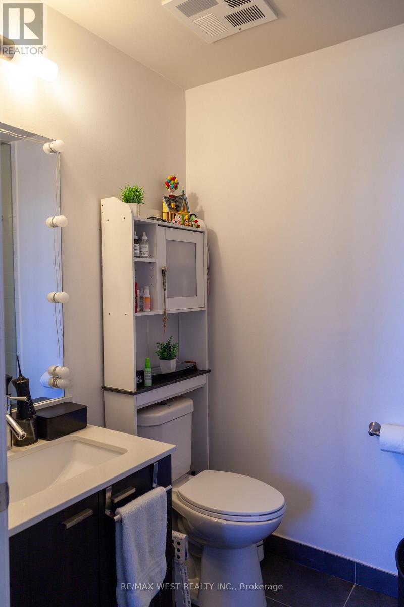 1005 - 30 Roehampton Avenue, Toronto, Ontario  M4P 0B9 - Photo 12 - C12761694