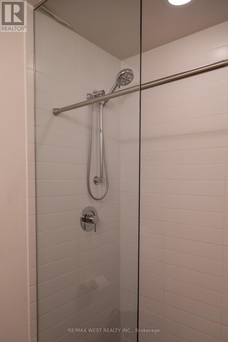 1005 - 30 Roehampton Avenue, Toronto, Ontario  M4P 0B9 - Photo 13 - C12761694