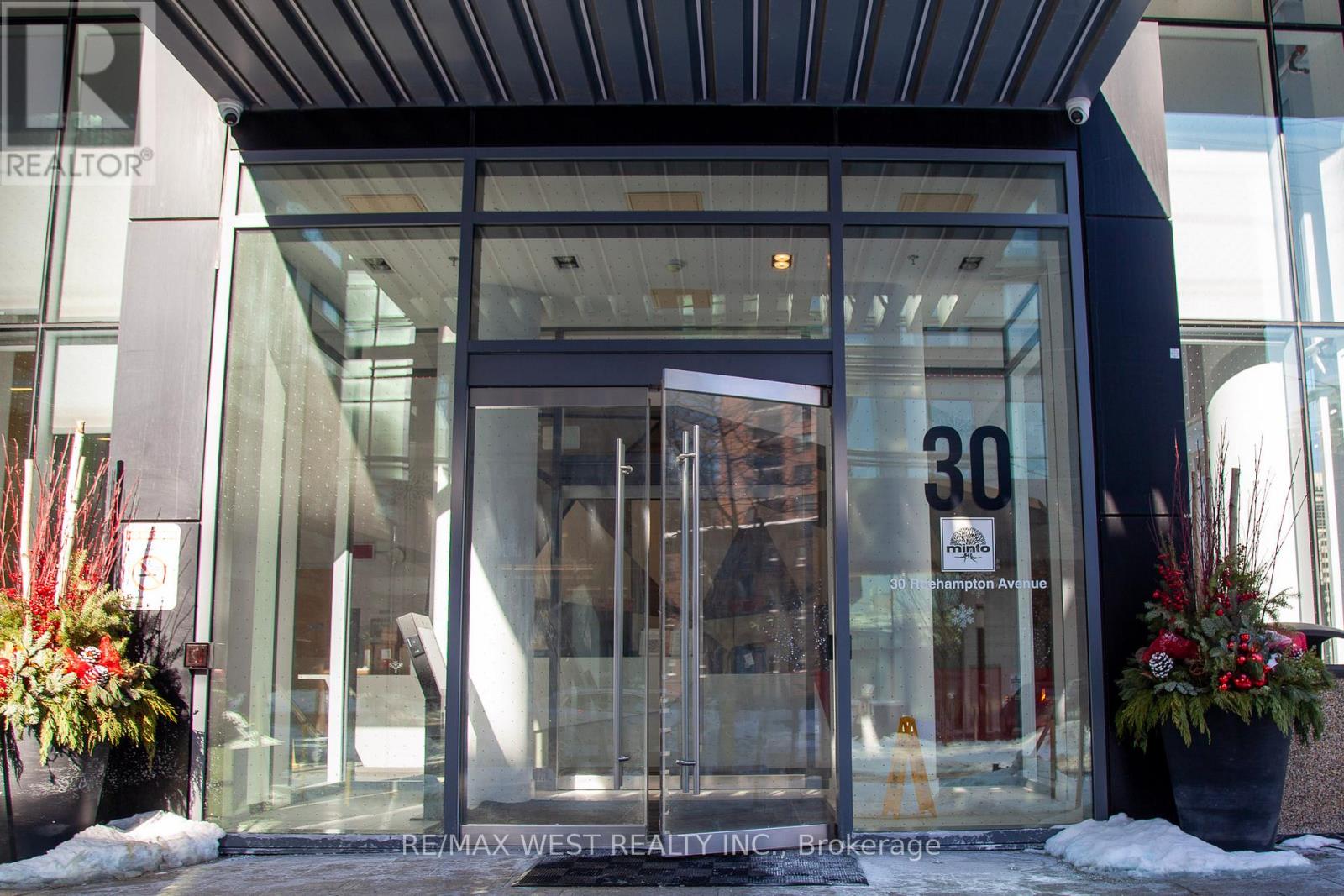 1005 - 30 Roehampton Avenue, Toronto, Ontario  M4P 0B9 - Photo 2 - C12761694