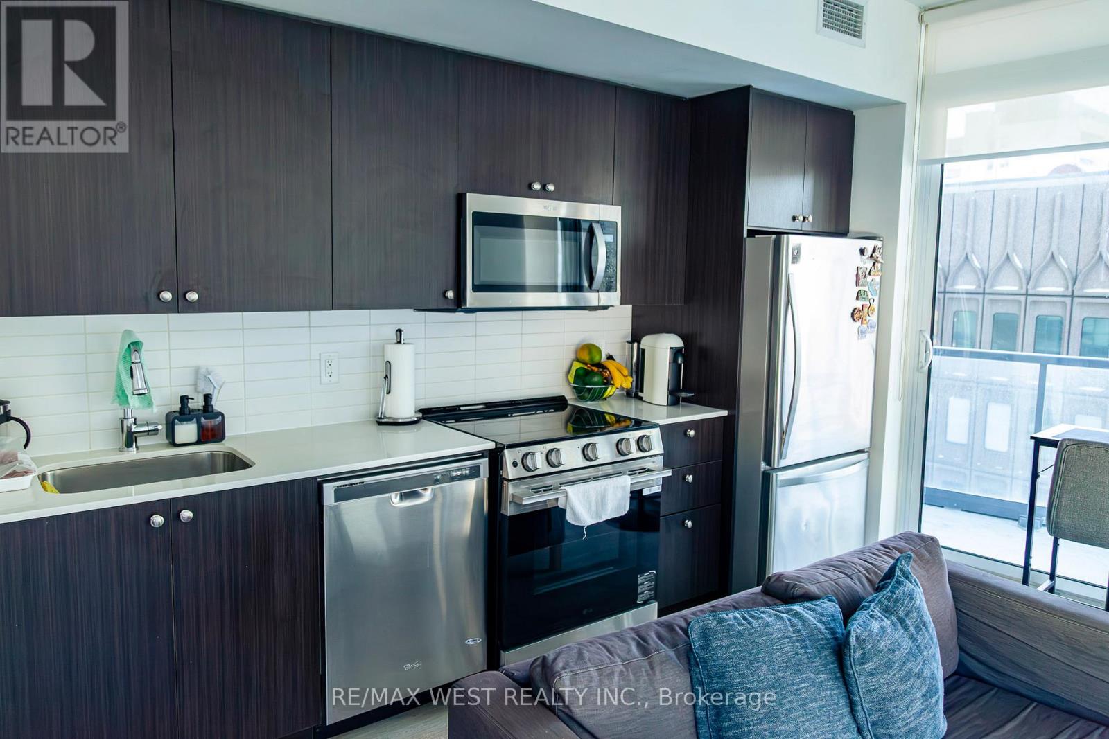 1005 - 30 Roehampton Avenue, Toronto, Ontario  M4P 0B9 - Photo 4 - C12761694