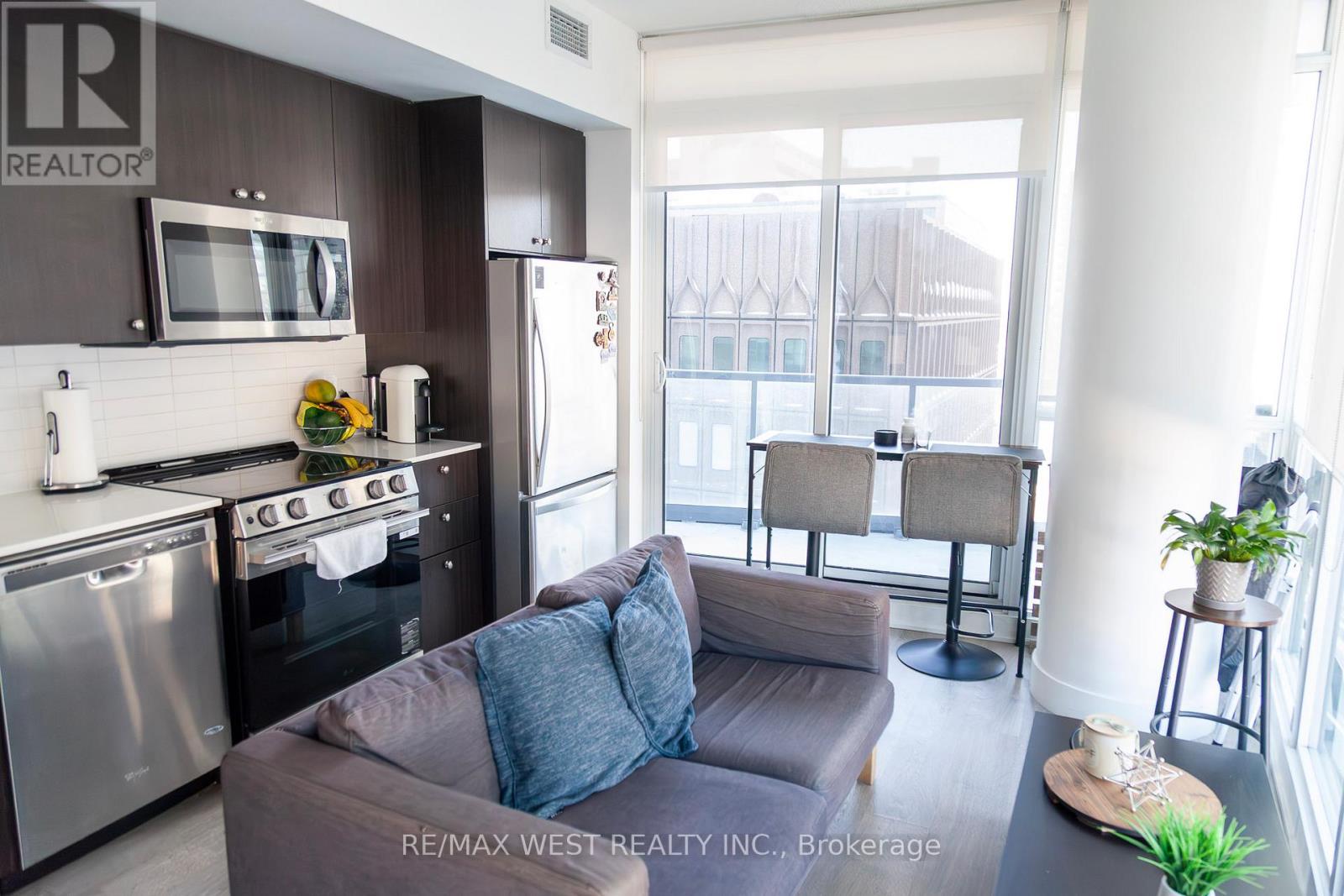 1005 - 30 Roehampton Avenue, Toronto, Ontario  M4P 0B9 - Photo 7 - C12761694