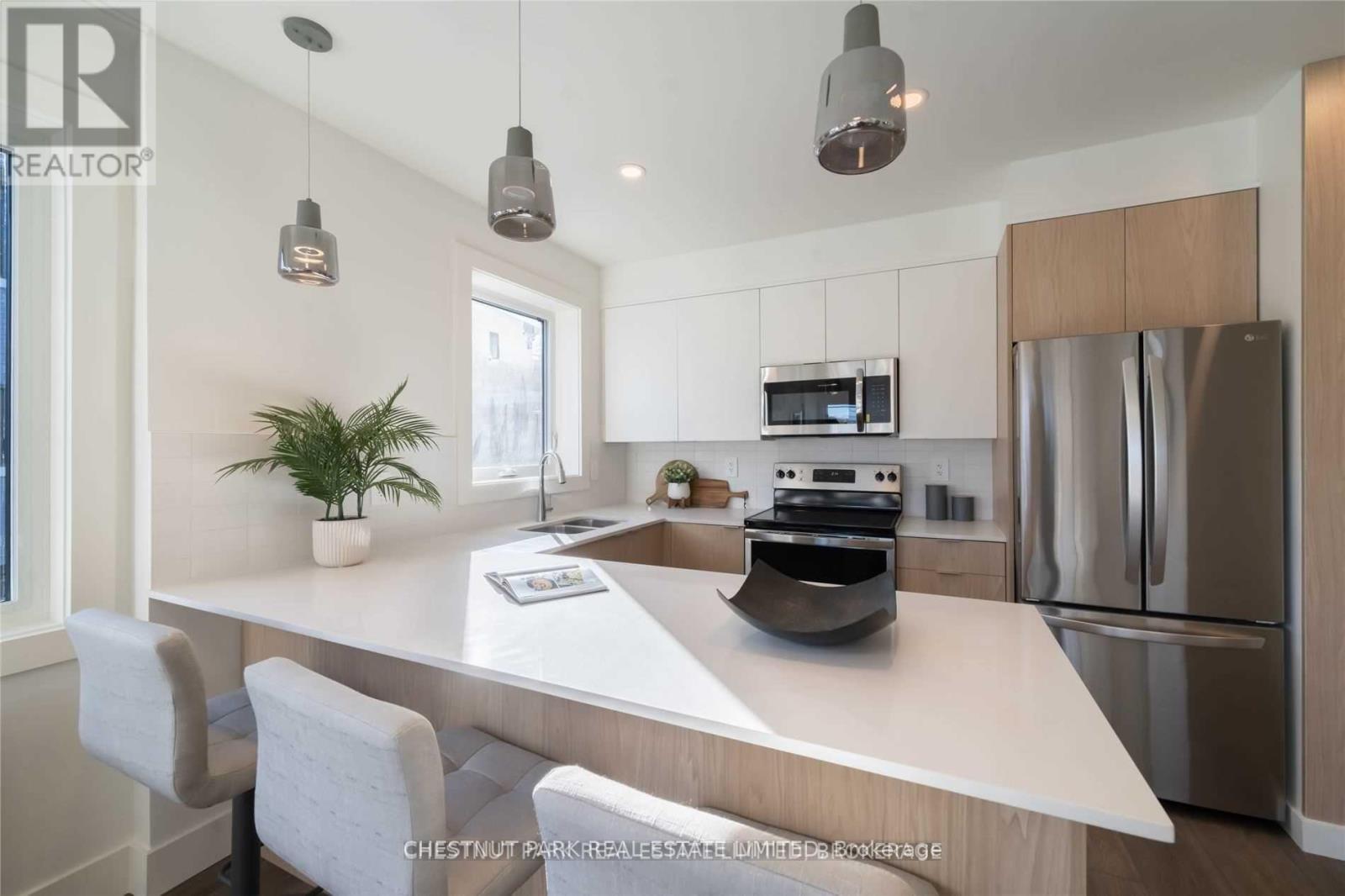 4 - 1472 Avenue Road, Toronto, Ontario  M5N 2H7 - Photo 3 - C12761738