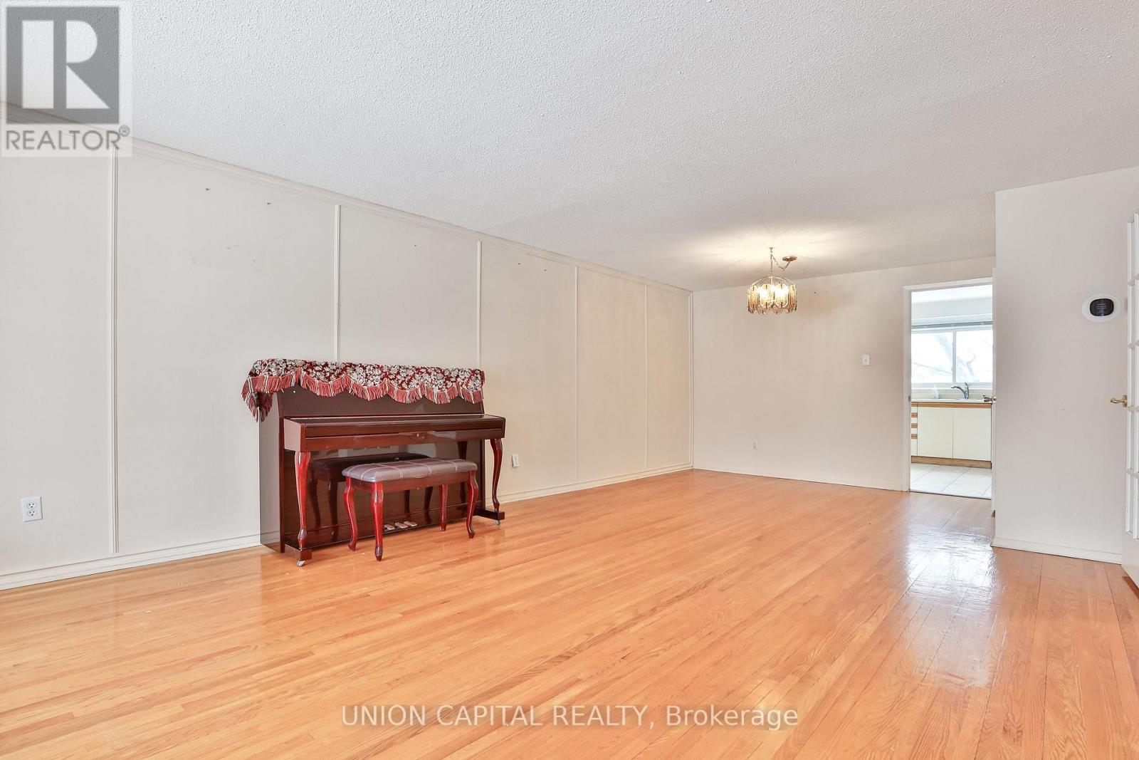 86 Carondale Crescent, Toronto, Ontario  M1W 2B1 - Photo 5 - E12761238