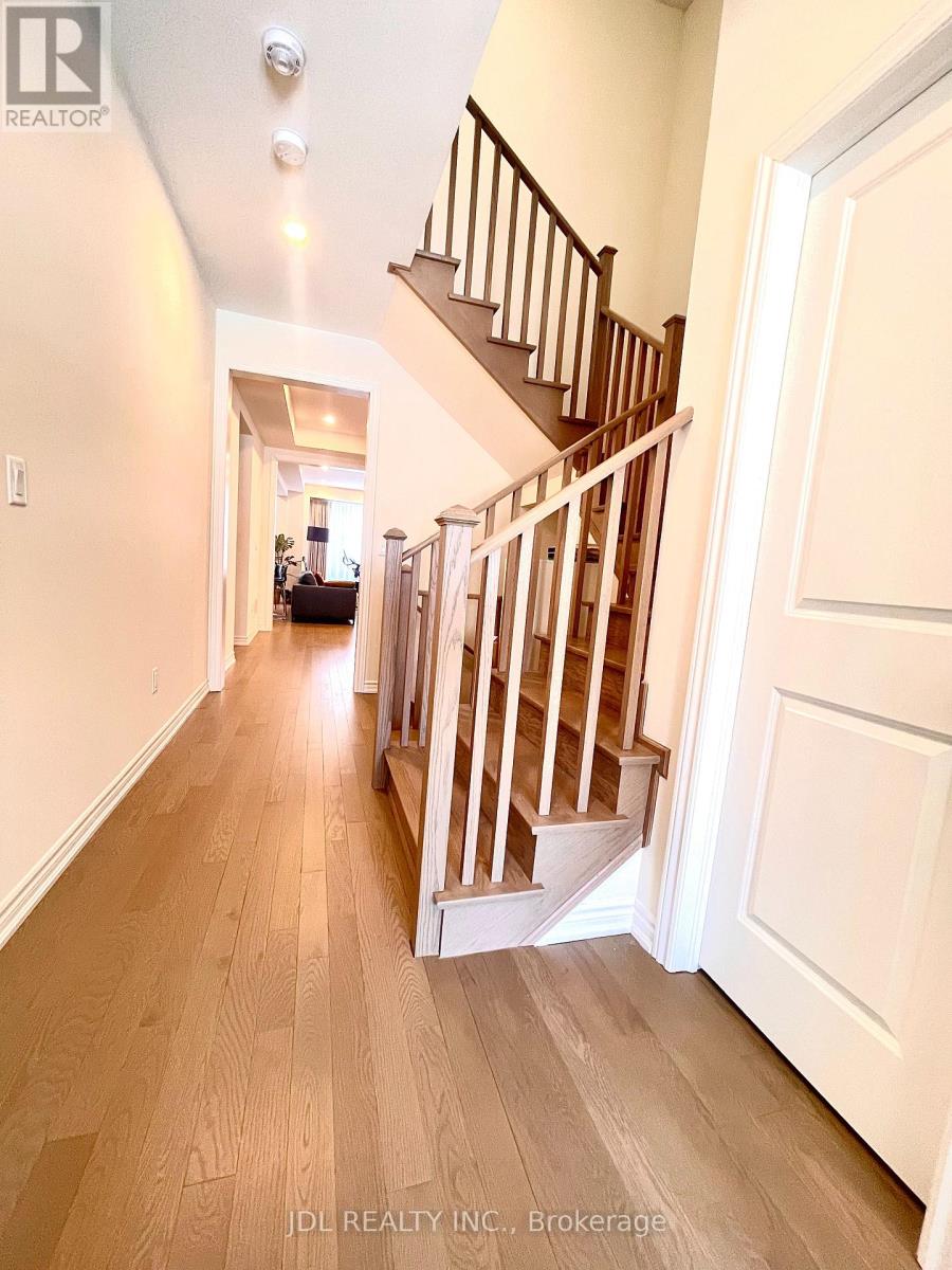 3167 Blazing Star Avenue, Pickering, Ontario  L1Y 0B3 - Photo 2 - E12761524