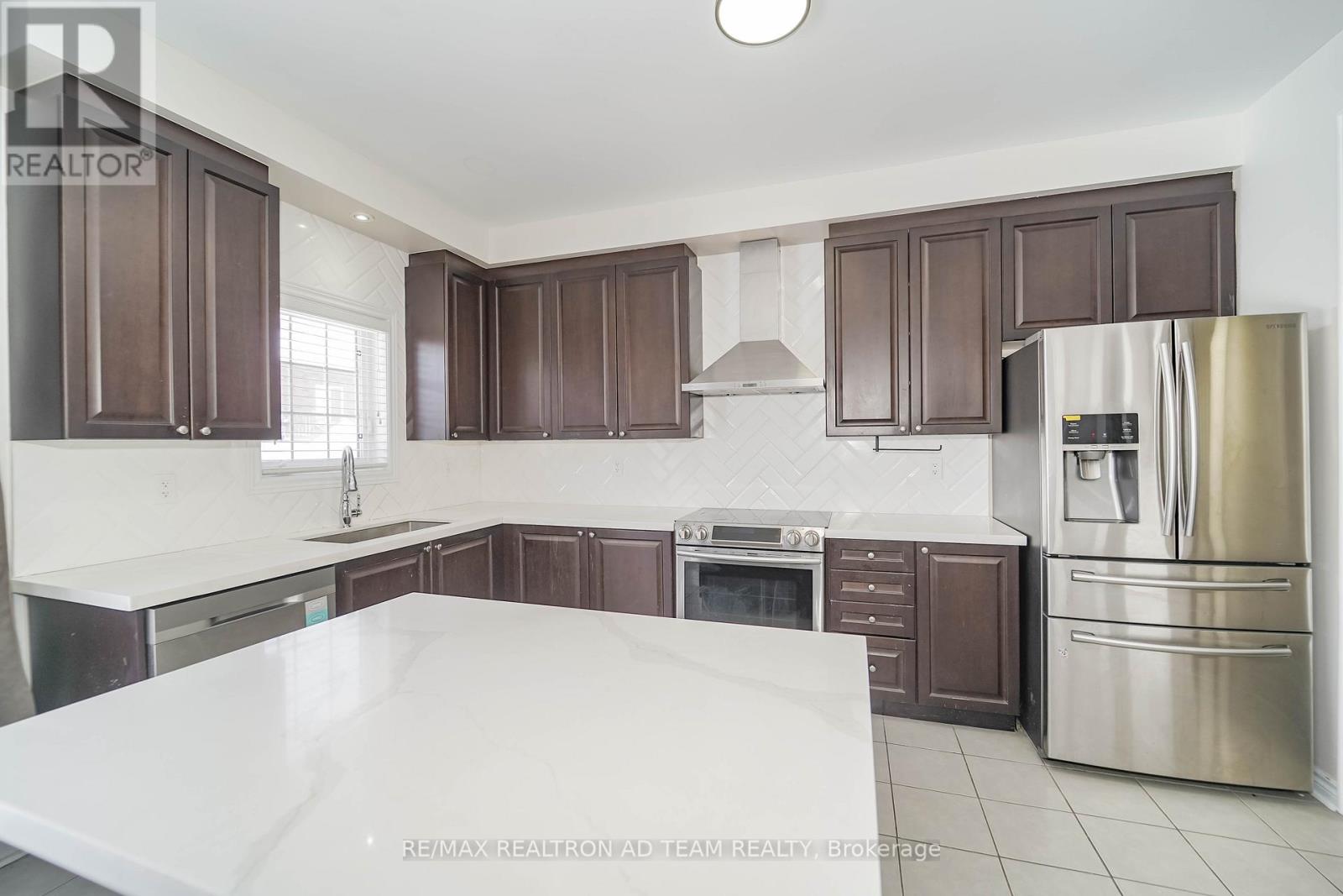 10 Campview Street, Whitby, Ontario  L1R 0K5 - Photo 13 - E12761720