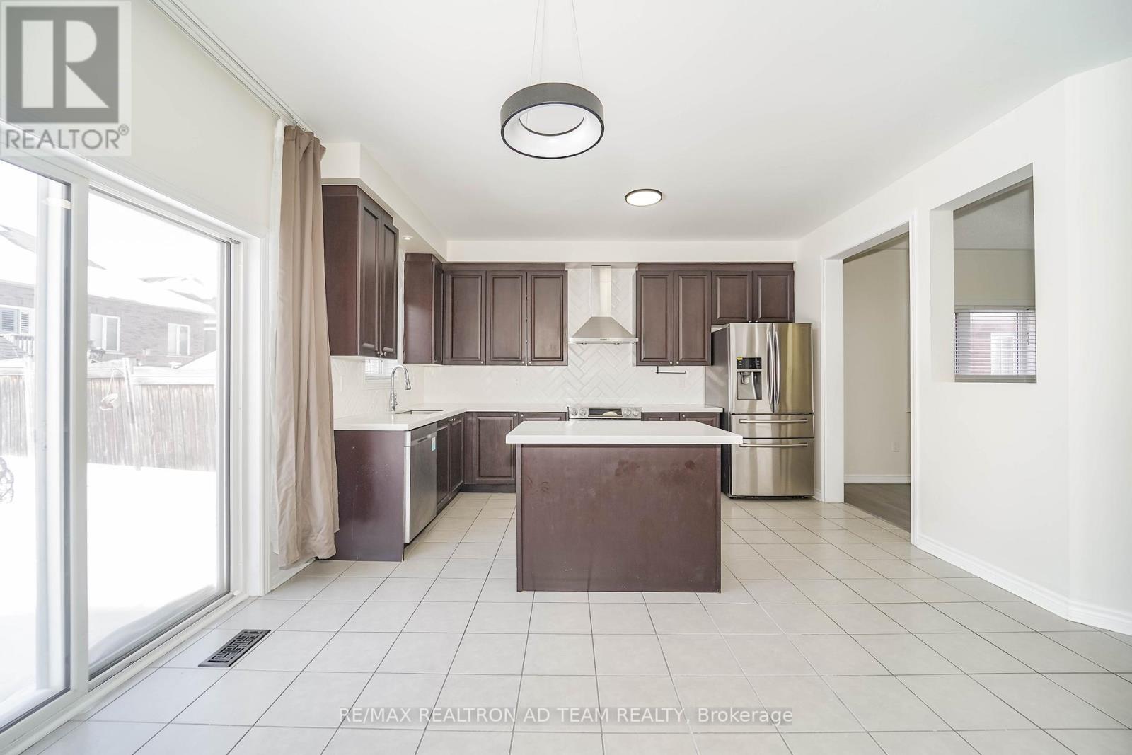 10 Campview Street, Whitby, Ontario  L1R 0K5 - Photo 14 - E12761720