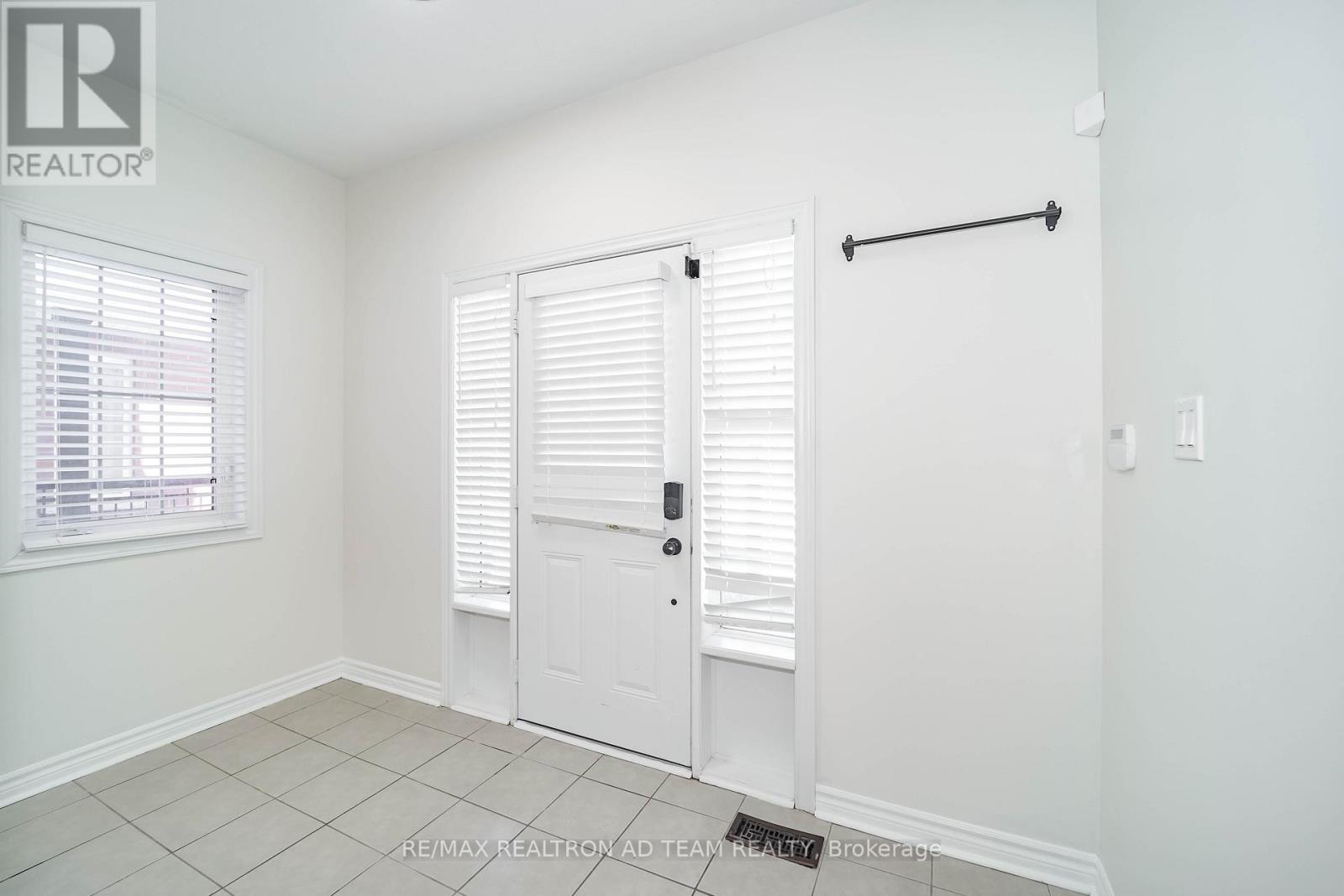 10 Campview Street, Whitby, Ontario  L1R 0K5 - Photo 4 - E12761720