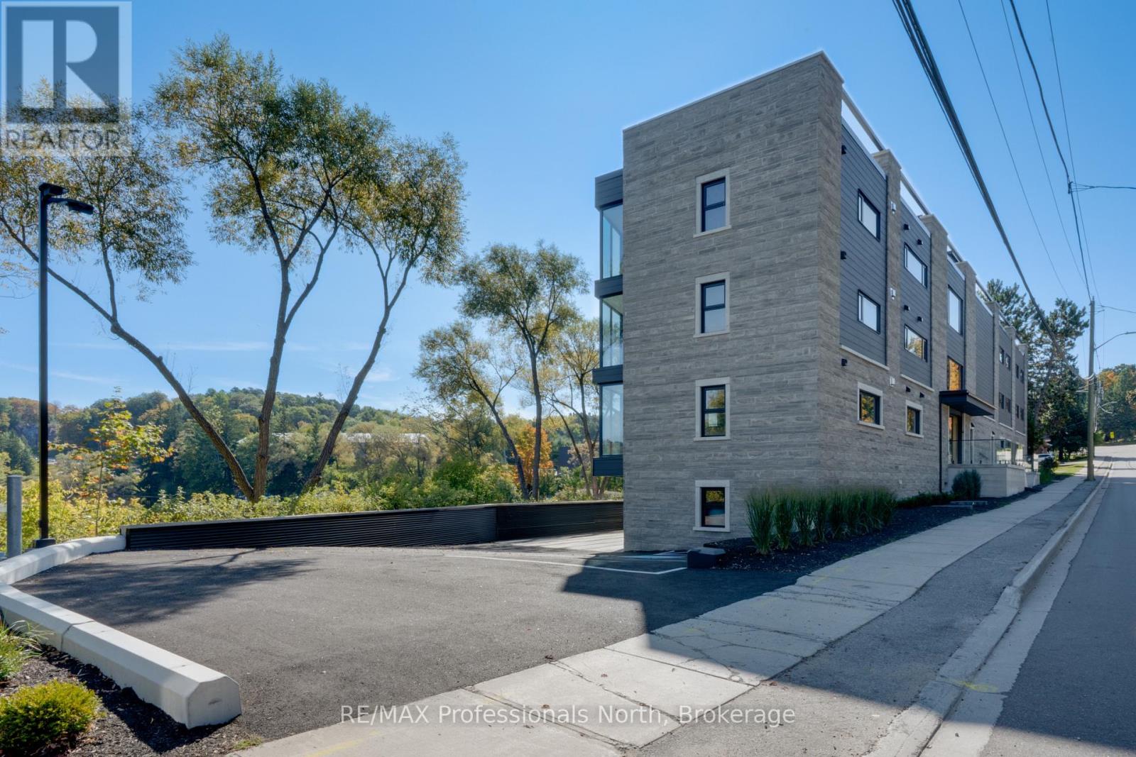 105 - 32 Brunel Road, Huntsville, Ontario  P1H 1P5 - Photo 4 - X12761728