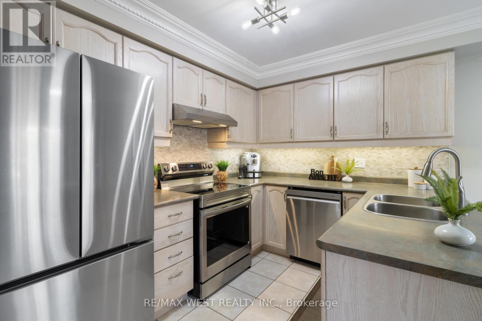 81 Purcell Crescent, Vaughan, Ontario  L6A 3C6 - Photo 14 - N12761308