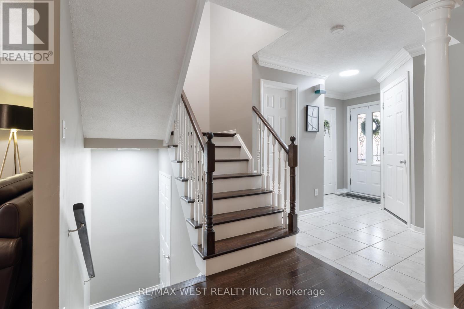 81 Purcell Crescent, Vaughan, Ontario  L6A 3C6 - Photo 4 - N12761308