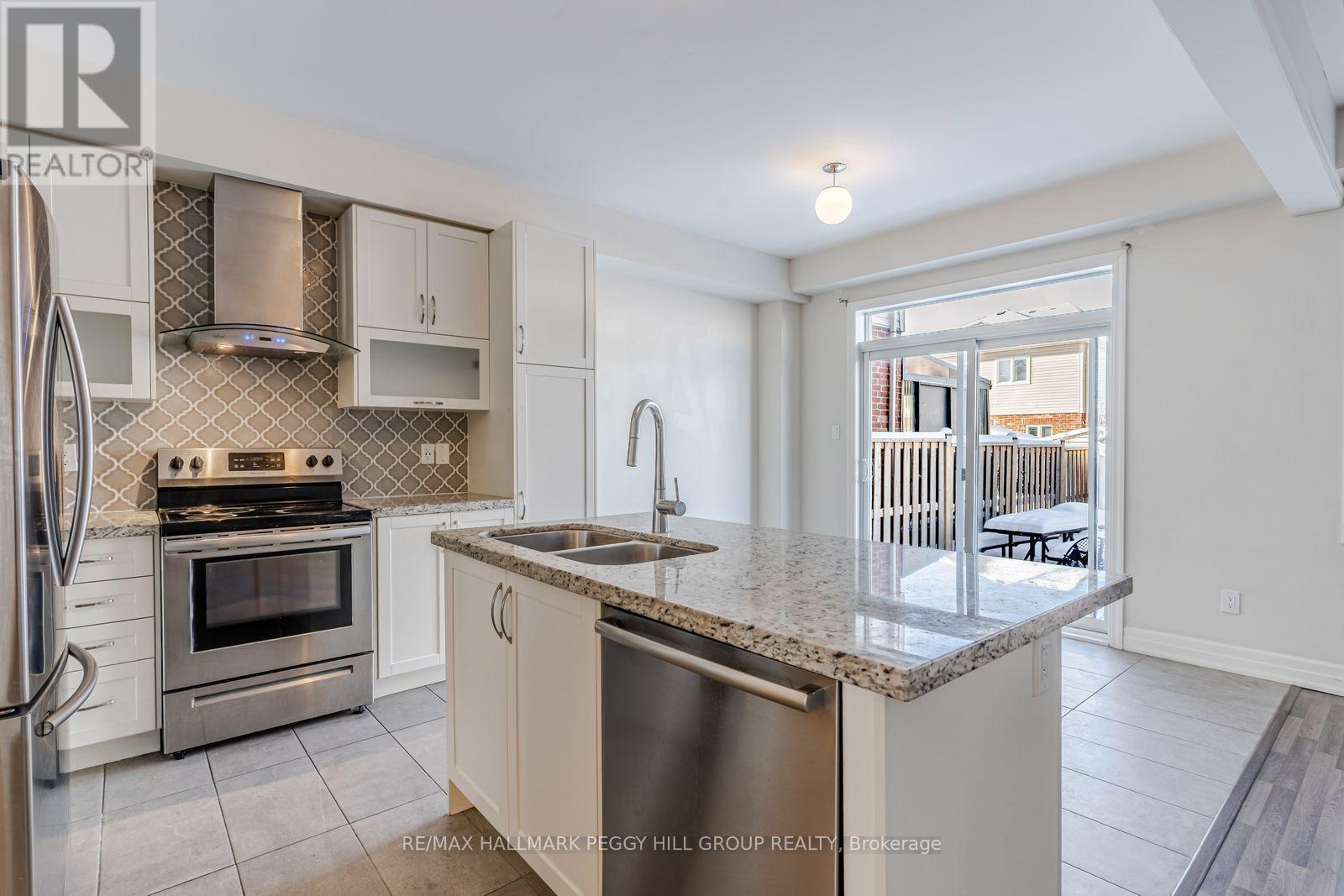 181 Wagner Crescent, Essa, Ontario  L3W 0P6 - Photo 3 - N12761310