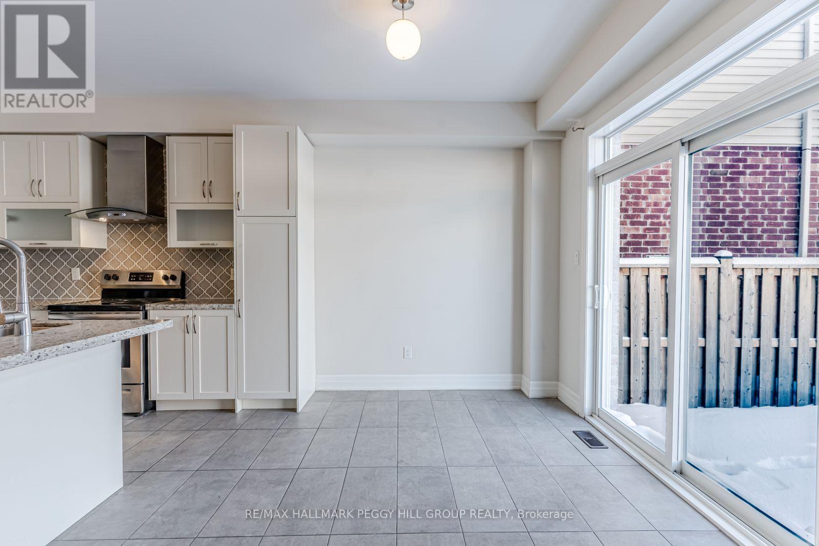 181 Wagner Crescent, Essa, Ontario  L3W 0P6 - Photo 4 - N12761310