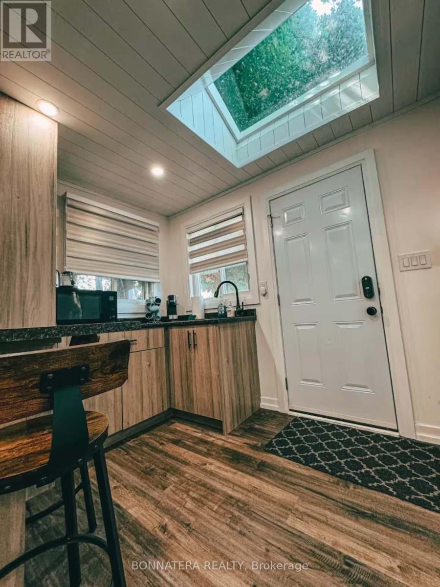 Cabin - 687 Innisfil Beach Road, Innisfil (Alcona), Ontario  L0L 2M0 - Photo 10 - N12761314