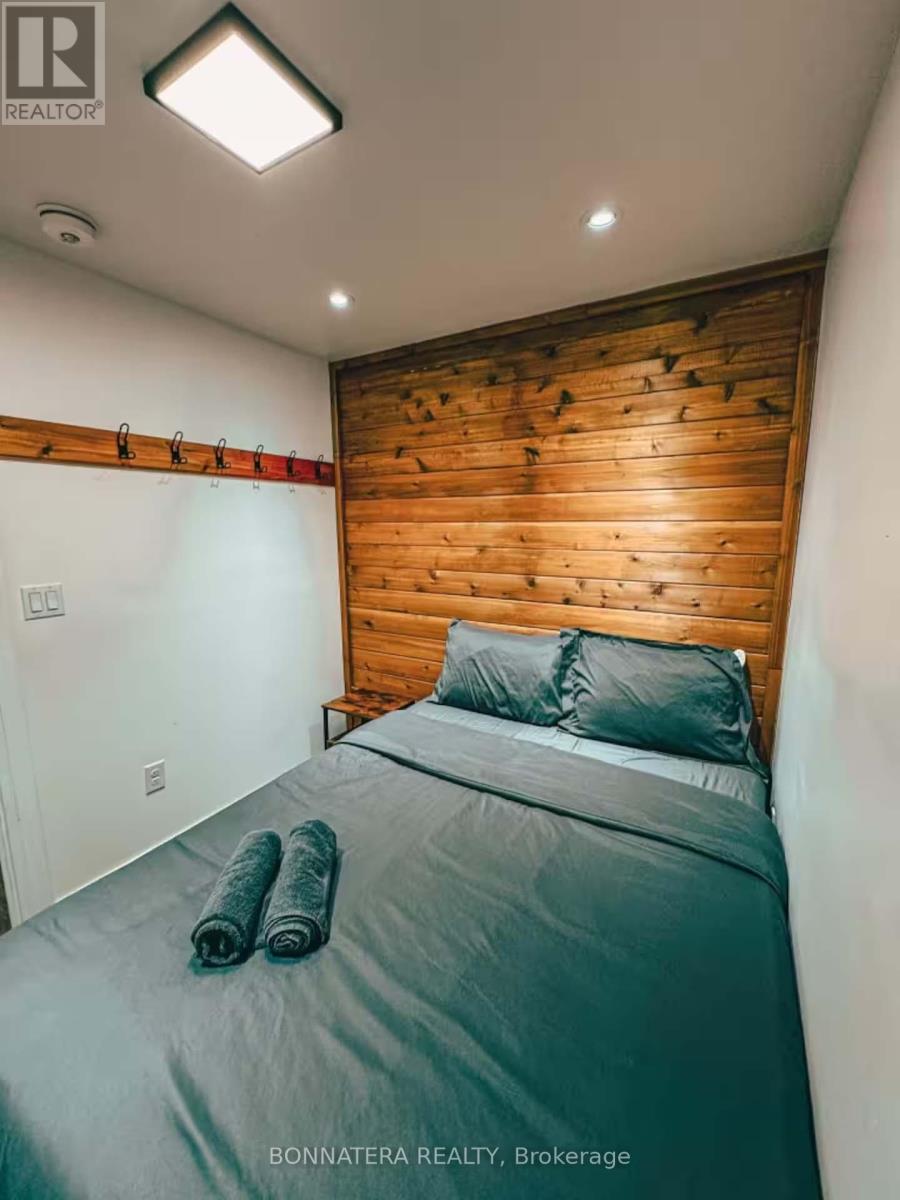 Cabin - 687 Innisfil Beach Road, Innisfil (Alcona), Ontario  L0L 2M0 - Photo 12 - N12761314