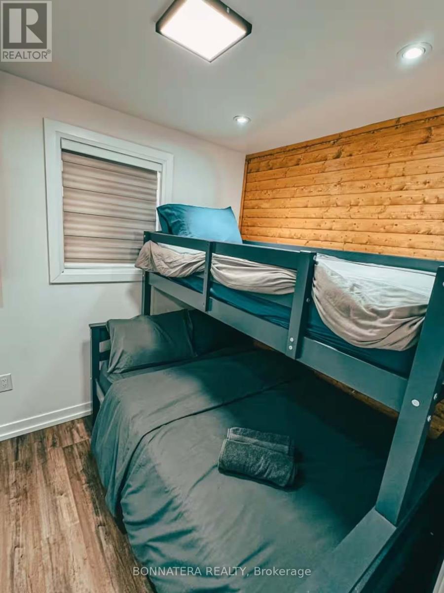 Cabin - 687 Innisfil Beach Road, Innisfil (Alcona), Ontario  L0L 2M0 - Photo 13 - N12761314