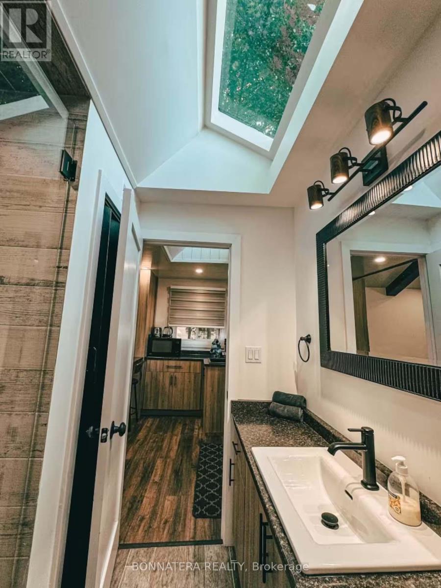 Cabin - 687 Innisfil Beach Road, Innisfil (Alcona), Ontario  L0L 2M0 - Photo 14 - N12761314