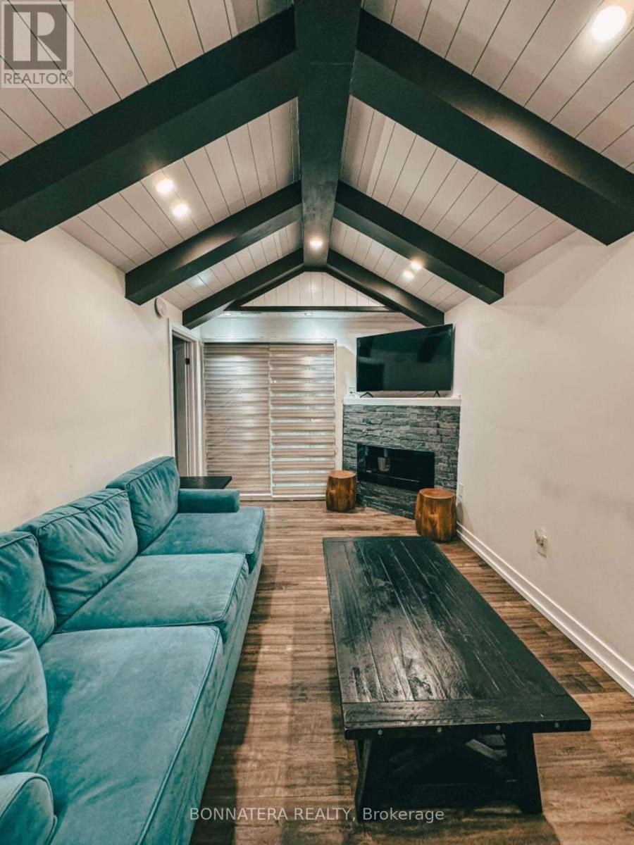 Cabin - 687 Innisfil Beach Road, Innisfil (Alcona), Ontario  L0L 2M0 - Photo 4 - N12761314