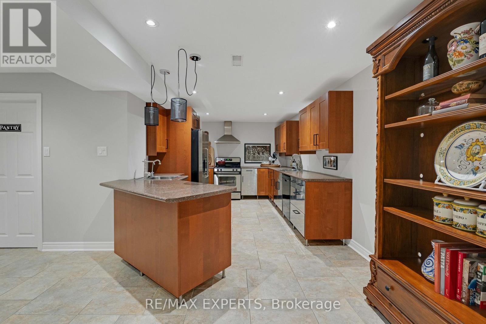 66 Sylvan Crescent, Richmond Hill, Ontario  L4E 3A1 - Photo 36 - N12761432