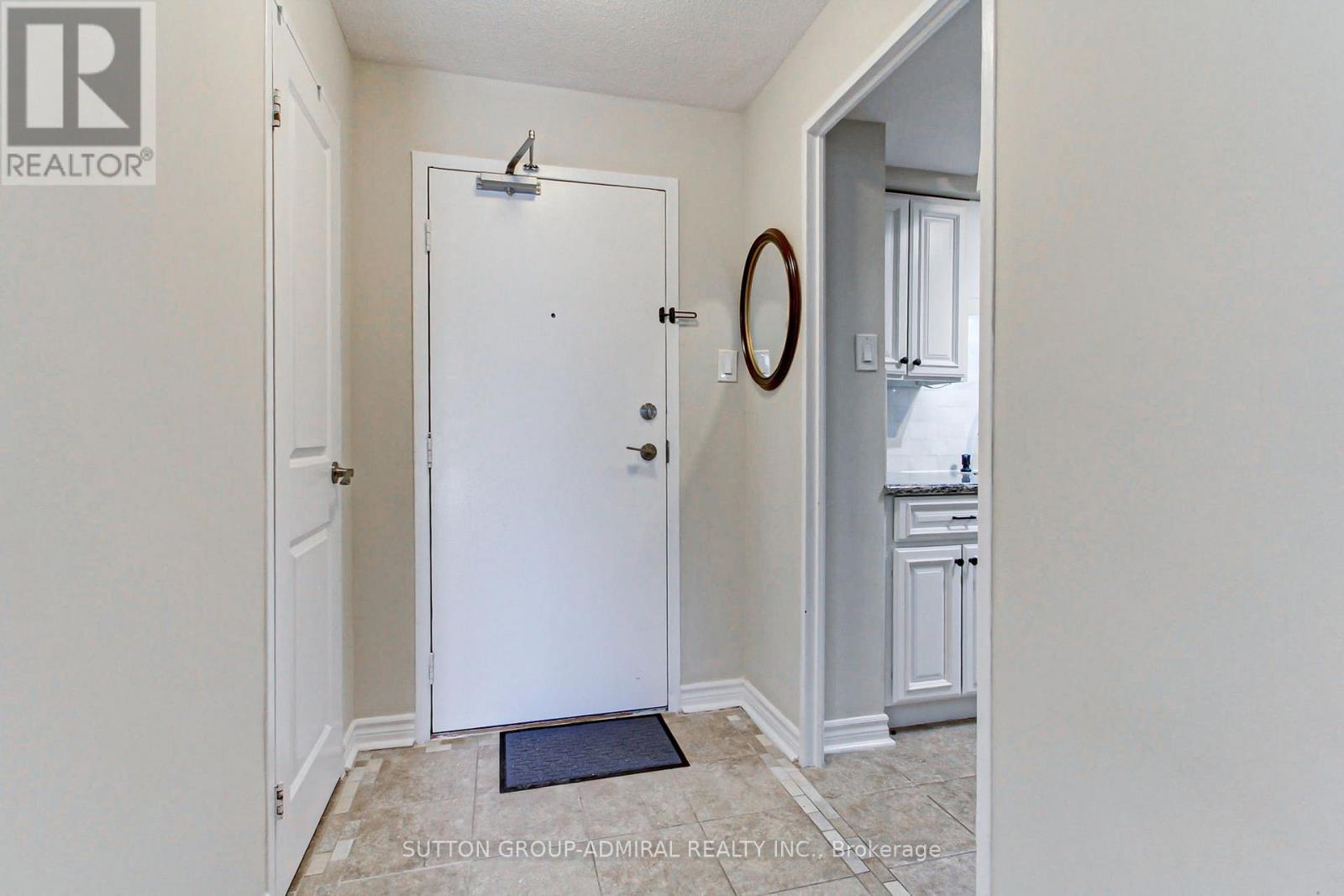 303 - 1 Royal Orchard Boulevard, Markham, Ontario  L3T 3C2 - Photo 7 - N12761528