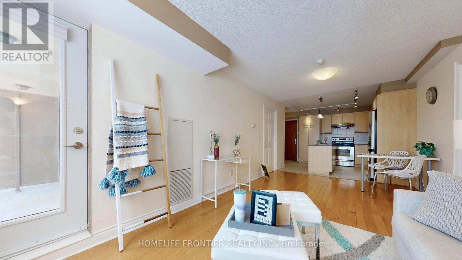 908 - 37 Galleria Parkway, Markham, Ontario  L3T 0A5 - Photo 3 - N12761560