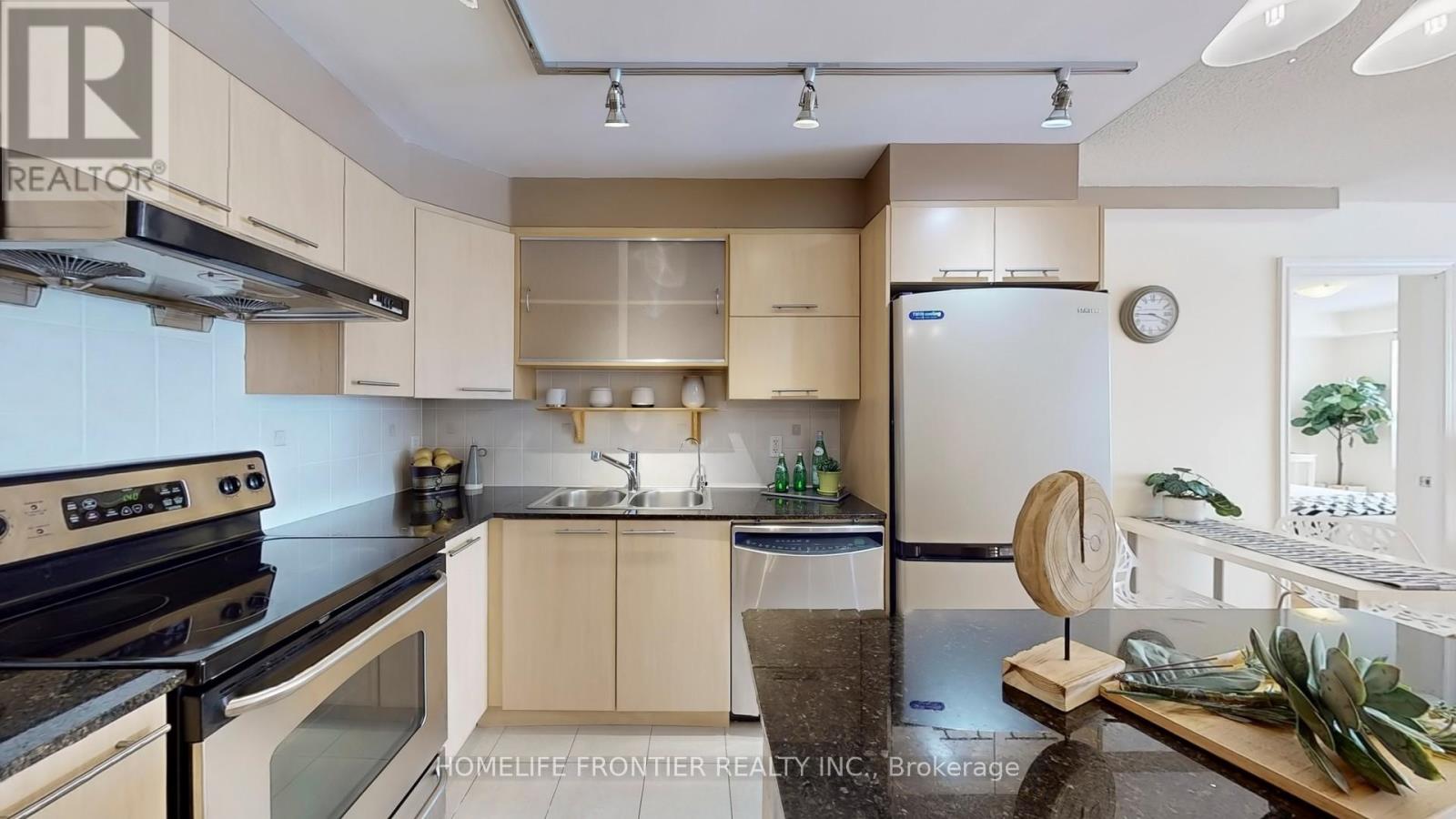 908 - 37 Galleria Parkway, Markham, Ontario  L3T 0A5 - Photo 7 - N12761560