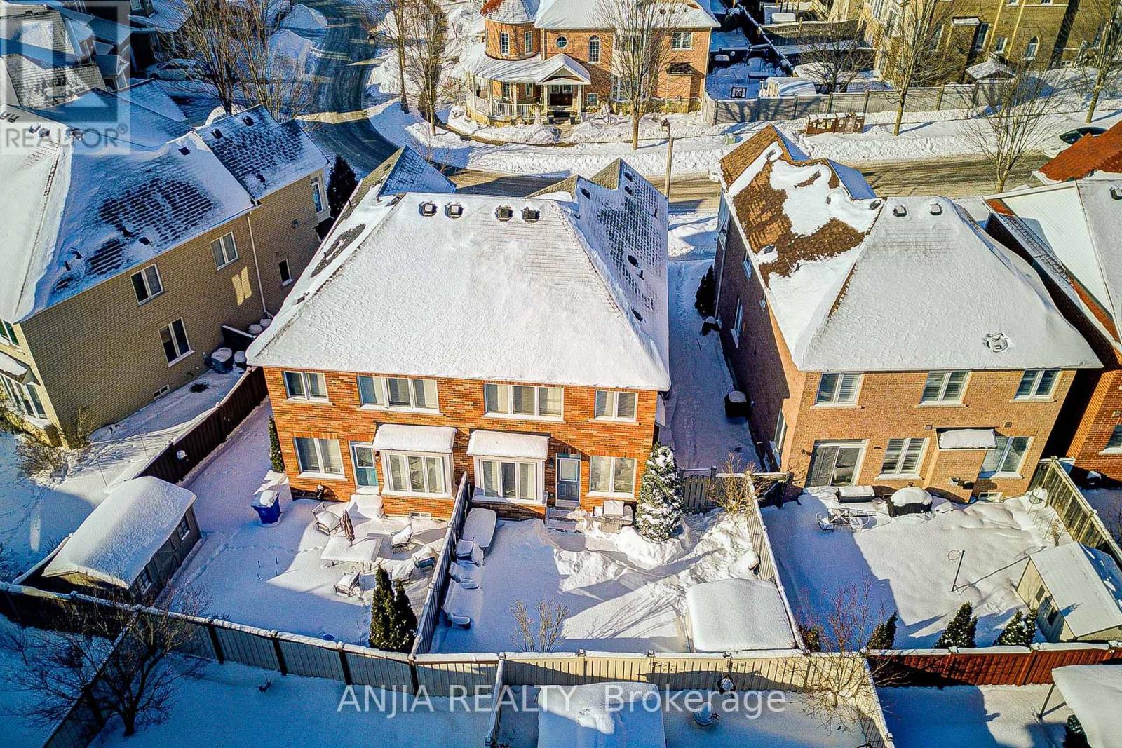 203 James Ratcliff Avenue, Whitchurch-Stouffville (Stouffville), Ontario  L4A 0L5 - Photo 4 - N12761584