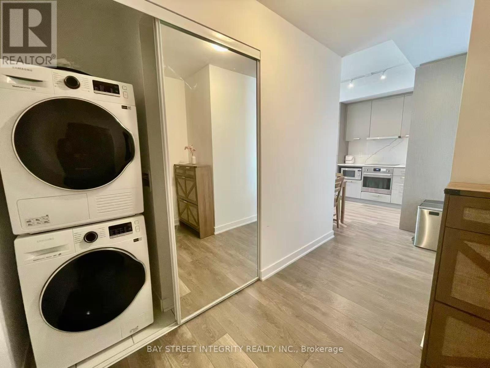 716 - 10 Honeycrisp Crescent, Vaughan, Ontario  L4K 0M7 - Photo 2 - N12761602