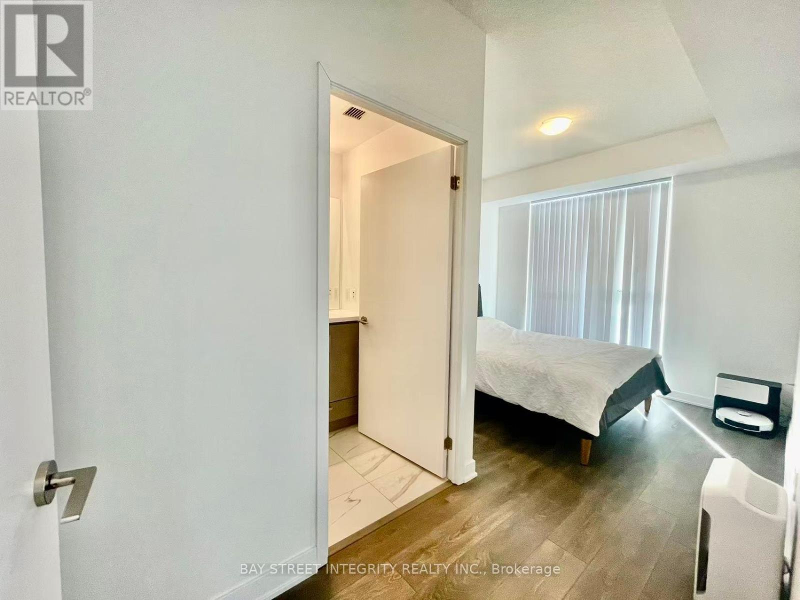 716 - 10 Honeycrisp Crescent, Vaughan, Ontario  L4K 0M7 - Photo 8 - N12761602