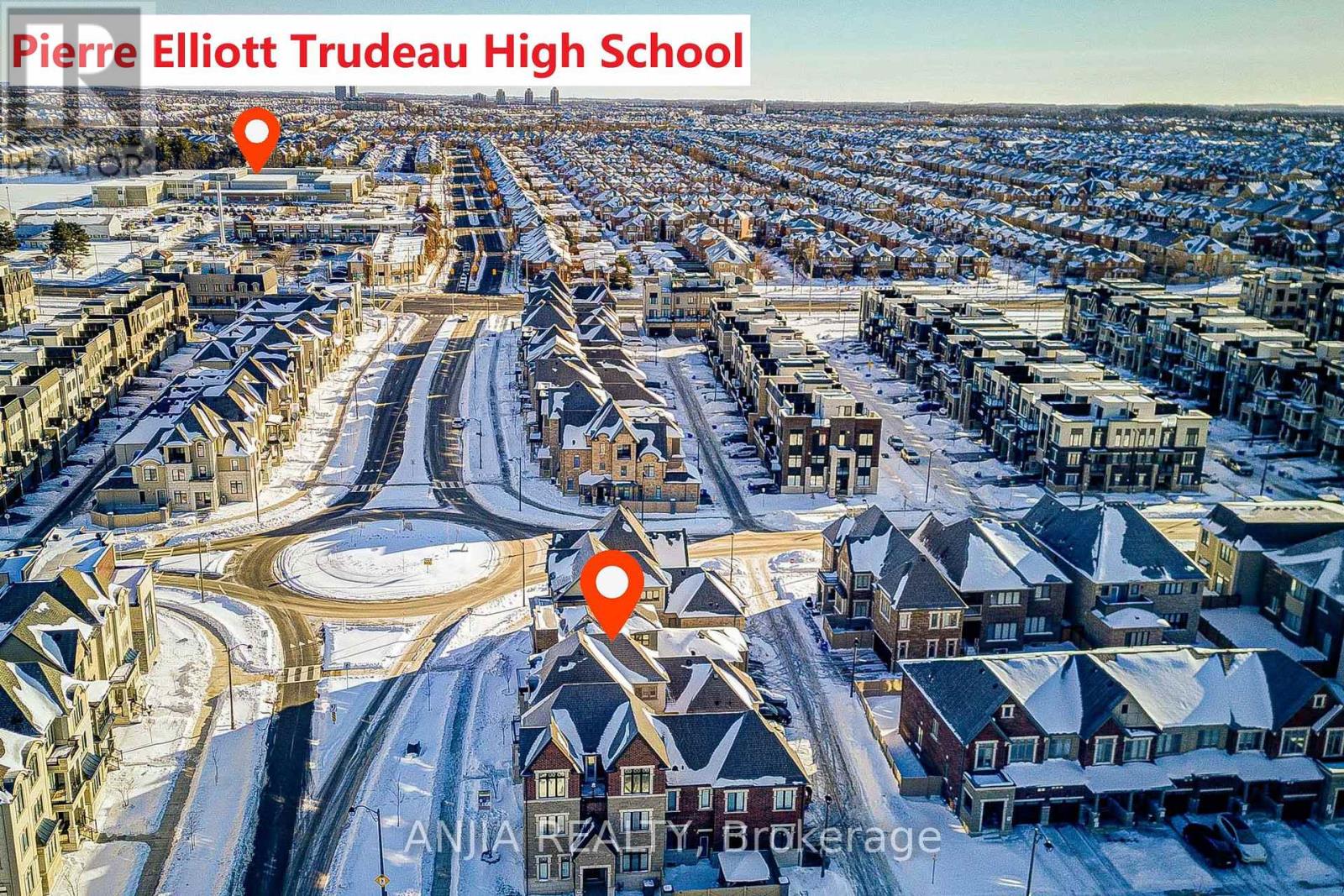 35 York Downs Boulevard, Markham, Ontario  L6C 3J6 - Photo 4 - N12761612