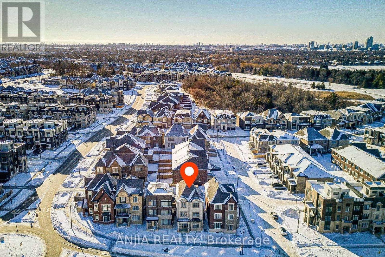 35 York Downs Boulevard, Markham, Ontario  L6C 3J6 - Photo 5 - N12761612