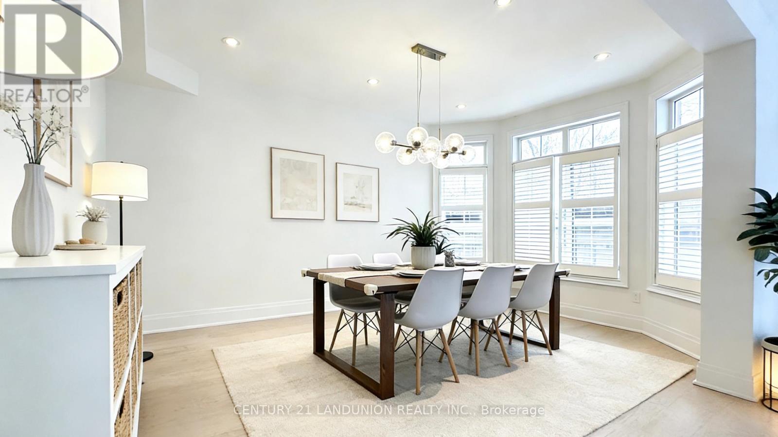 106 Santa Maria Trail, Vaughan, Ontario  L6A 3G9 - Photo 3 - N12761692