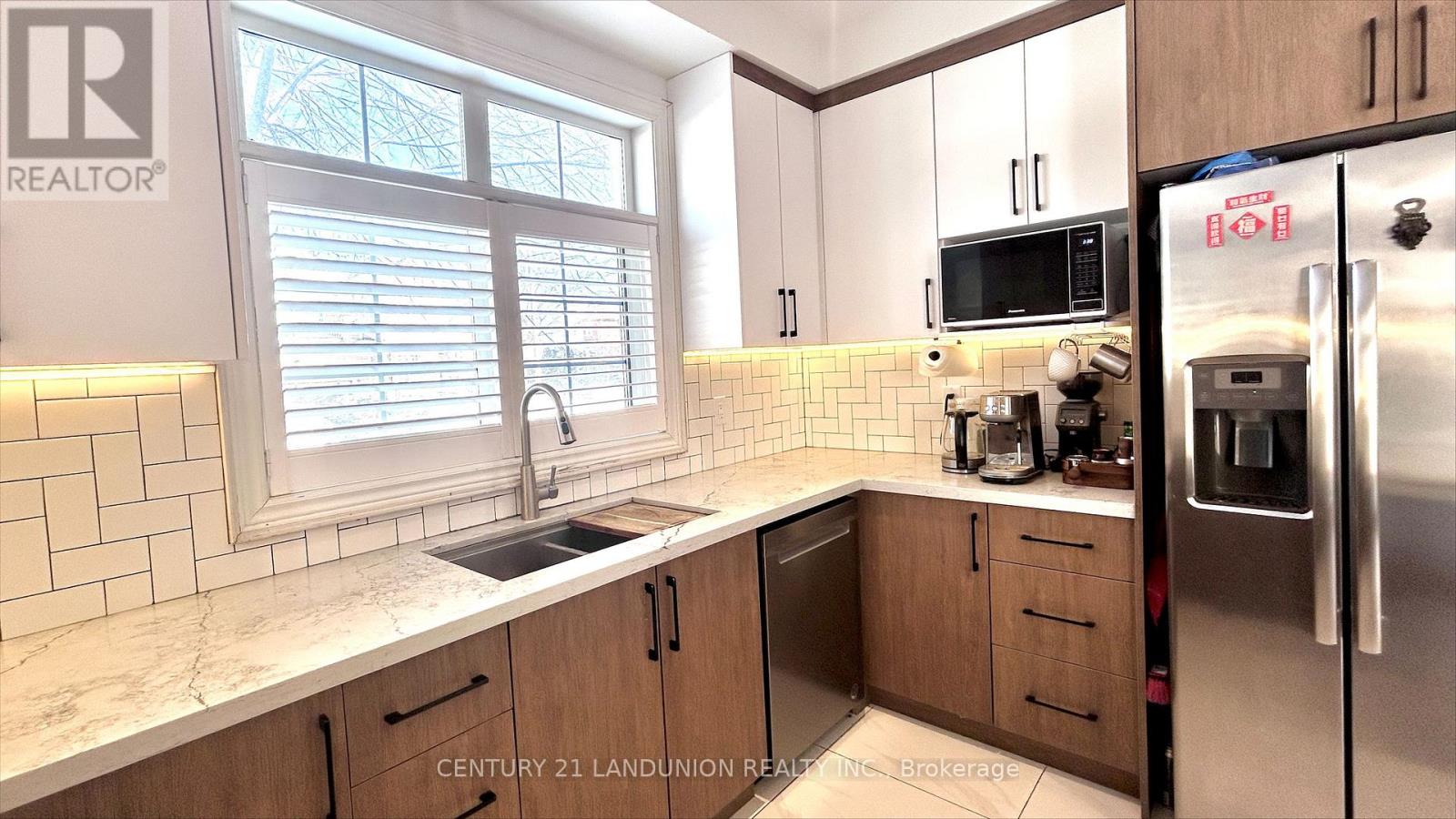 106 Santa Maria Trail, Vaughan, Ontario  L6A 3G9 - Photo 4 - N12761692