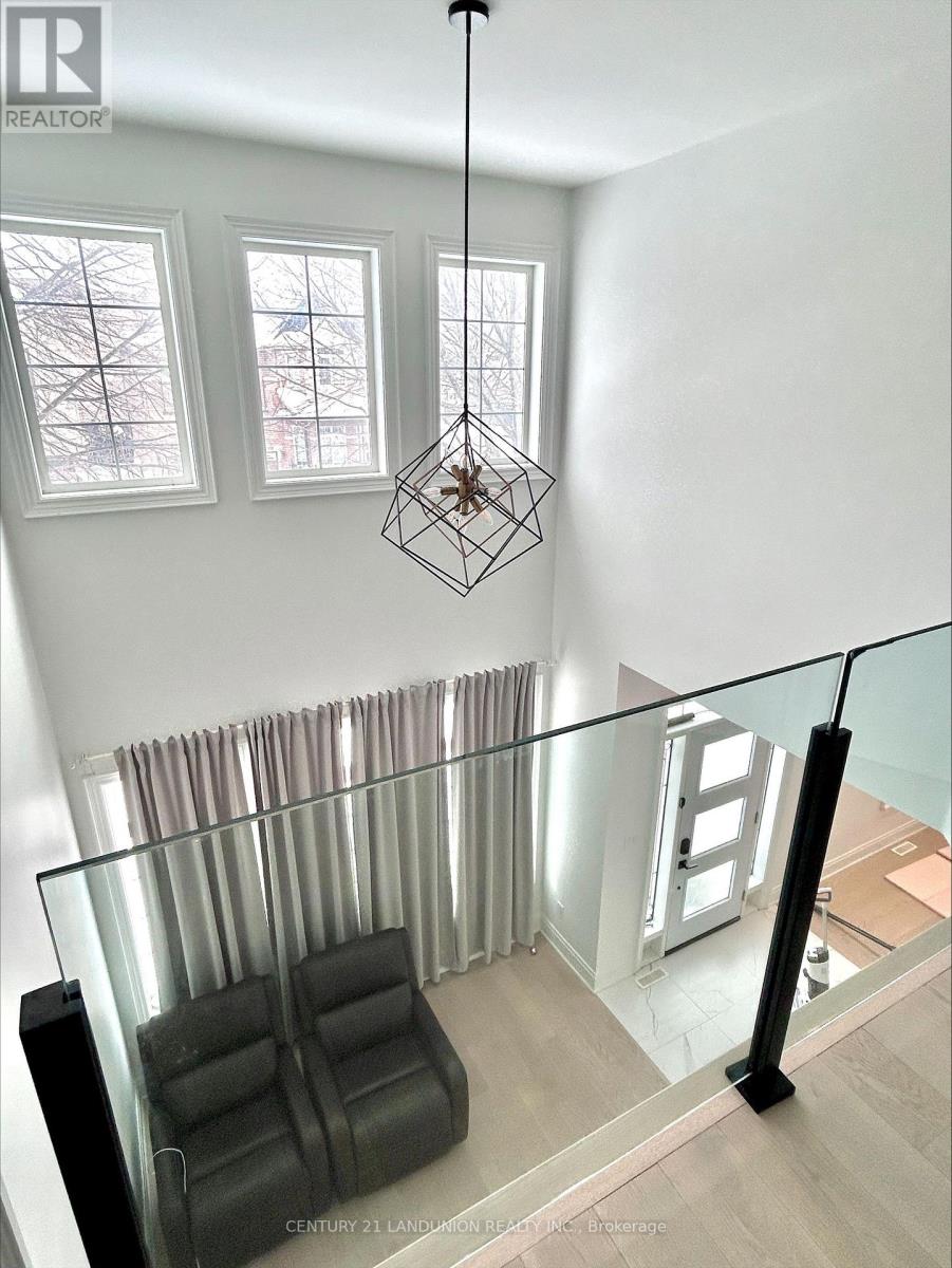 106 Santa Maria Trail, Vaughan, Ontario  L6A 3G9 - Photo 6 - N12761692