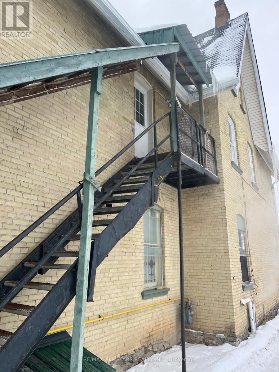 4 - 228 Kent Street W, Kawartha Lakes, Ontario  K9V 2Z2 - Photo 1 - X12572172