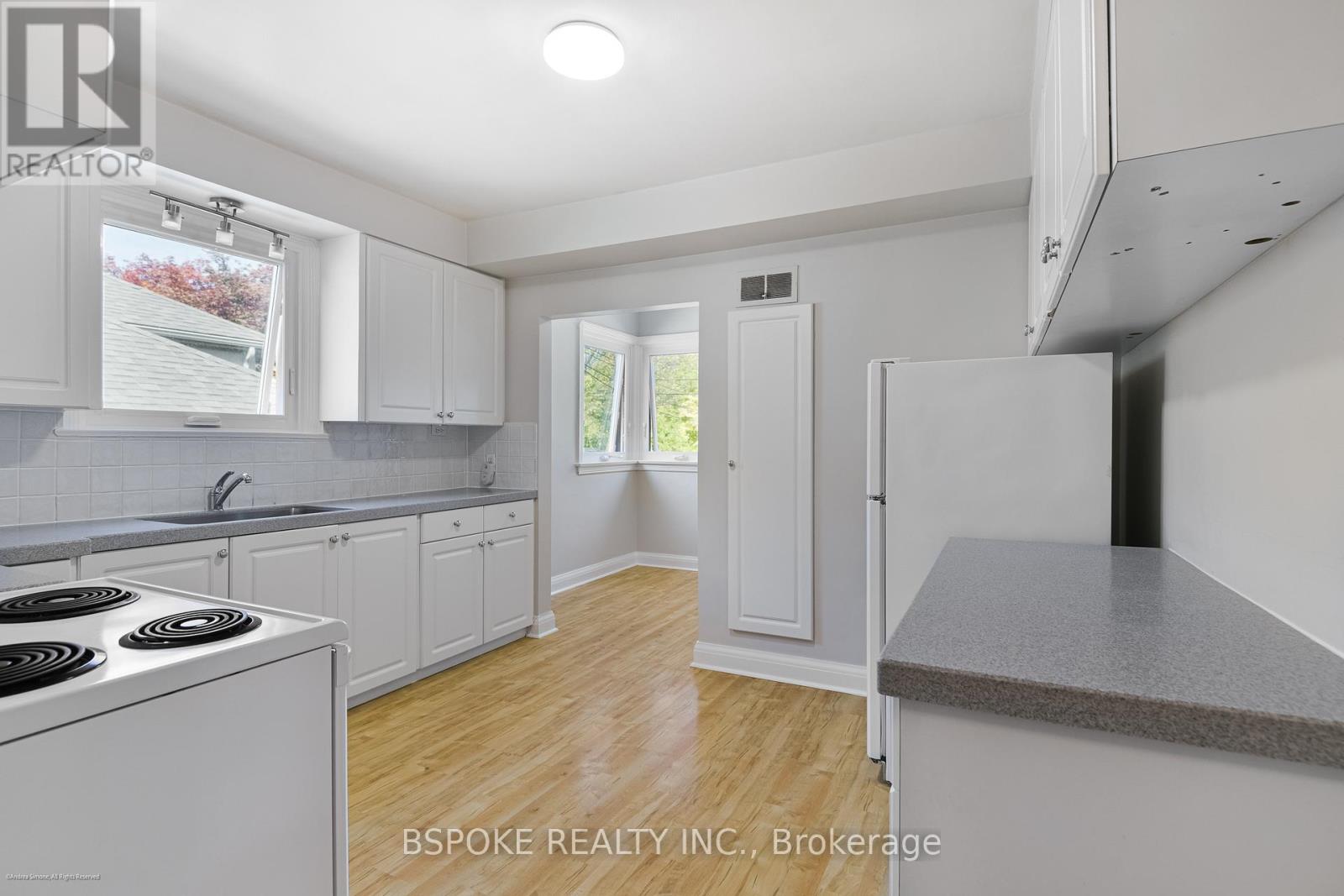 70 Jopling Avenue N, Toronto, Ontario  M9B 4G4 - Photo 7 - W12761258