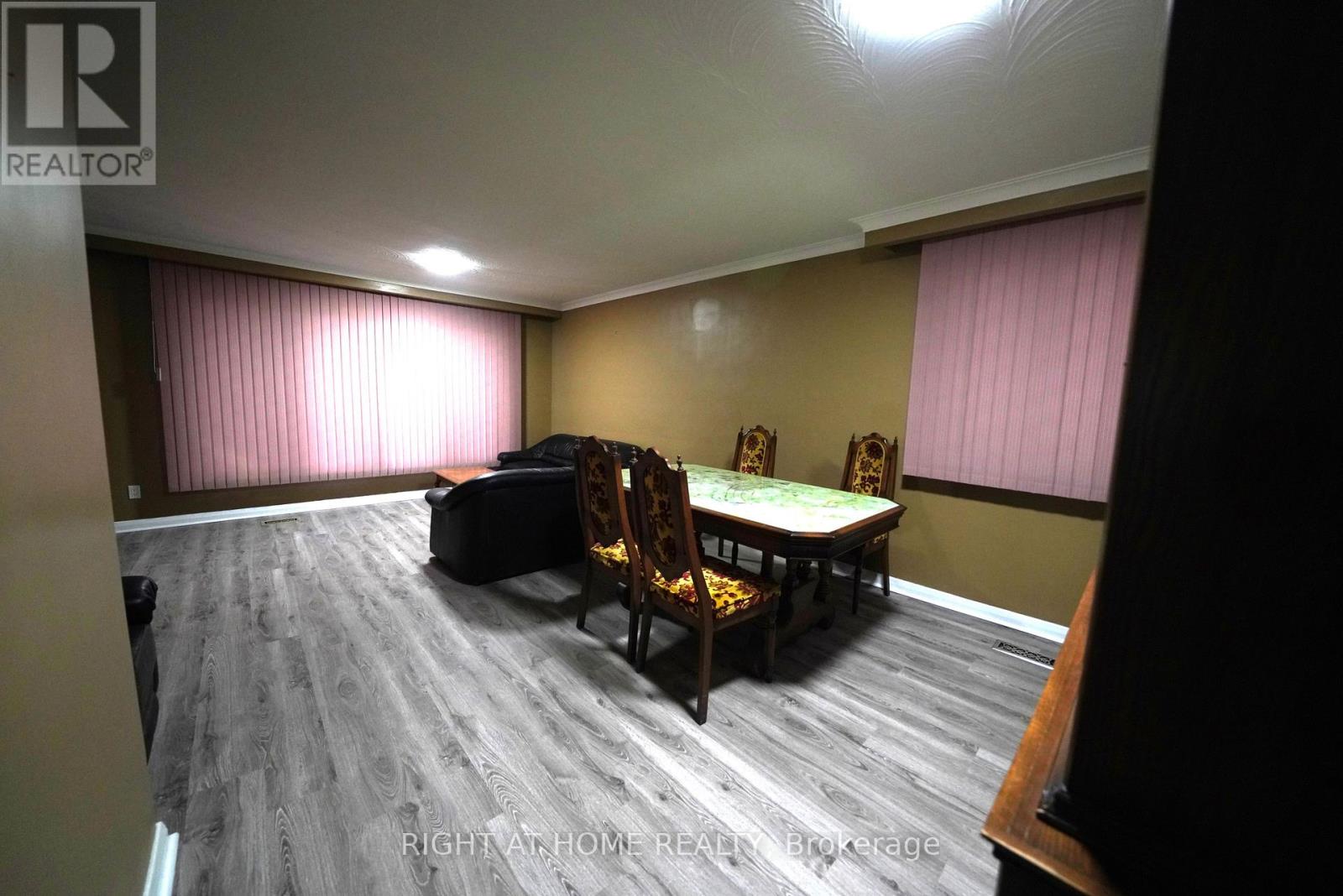 35 Beckett Avenue, Toronto, Ontario  M6L 2B3 - Photo 2 - W12761268