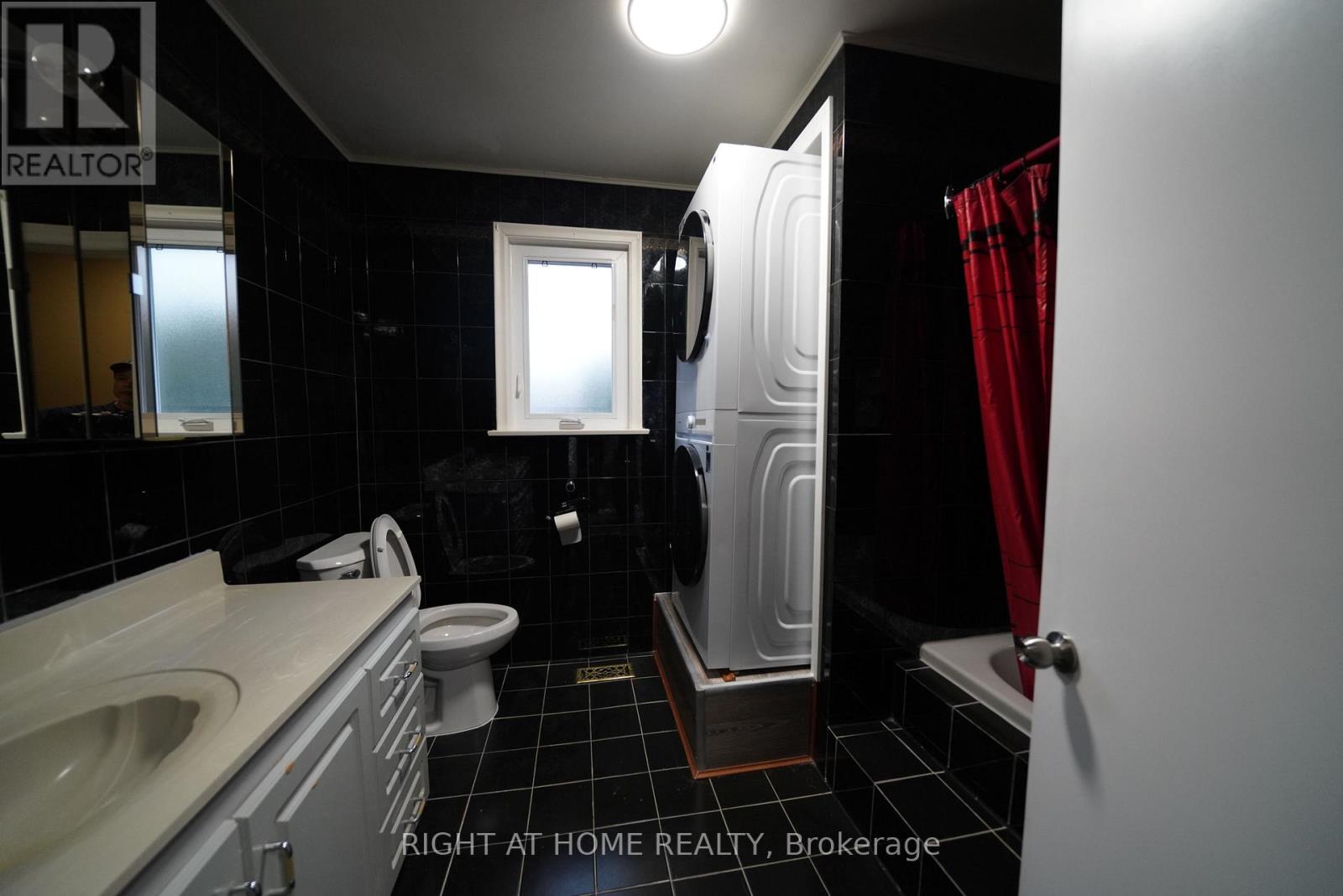 35 Beckett Avenue, Toronto, Ontario  M6L 2B3 - Photo 4 - W12761268