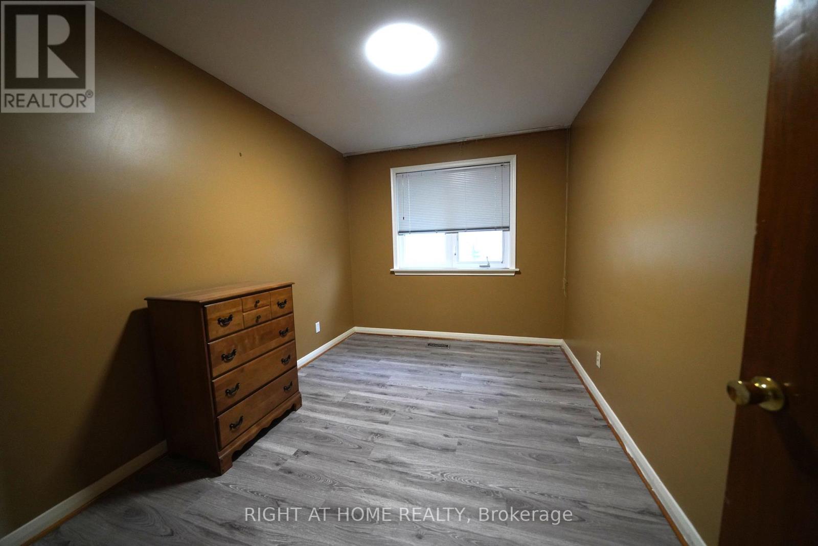 35 Beckett Avenue, Toronto, Ontario  M6L 2B3 - Photo 5 - W12761268