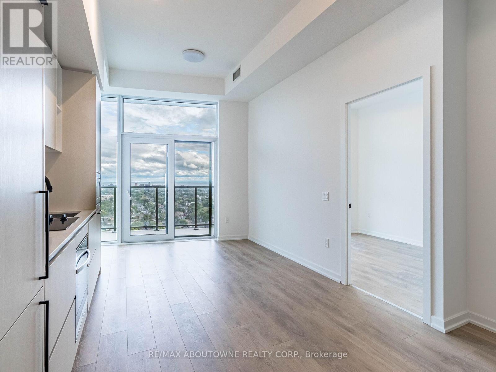 1912 - 10 Graphophone Grove, Toronto, Ontario  M6H 0E5 - Photo 6 - W12761272