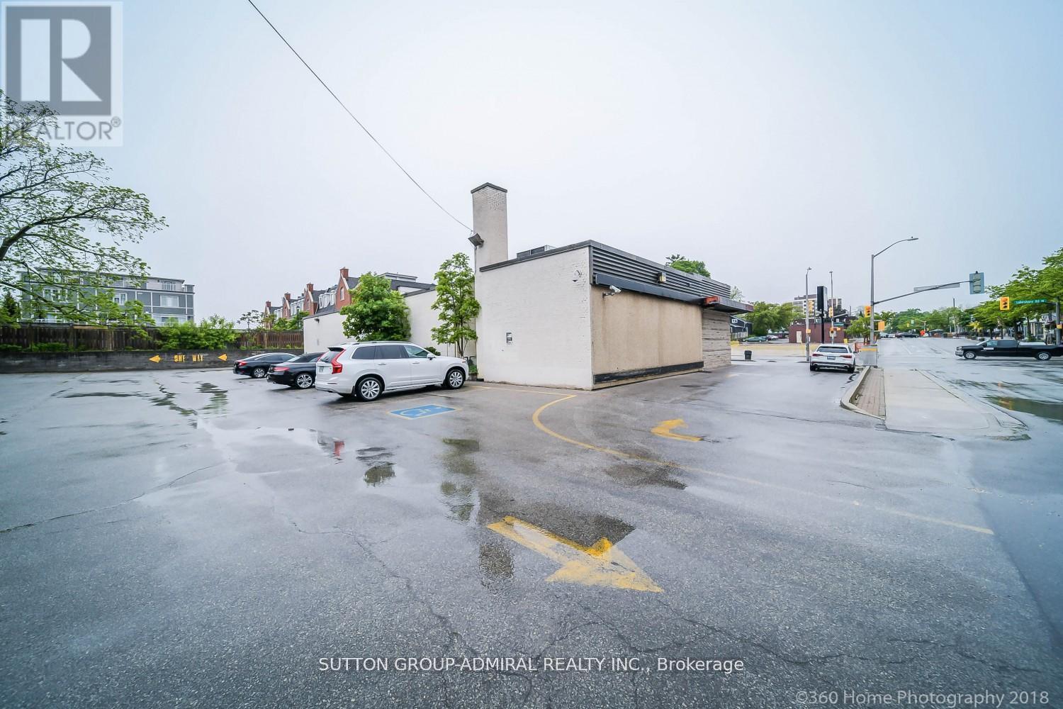 104 Lakeshore Road W, Oakville, Ontario  L6K 1E3 - Photo 5 - W12761278