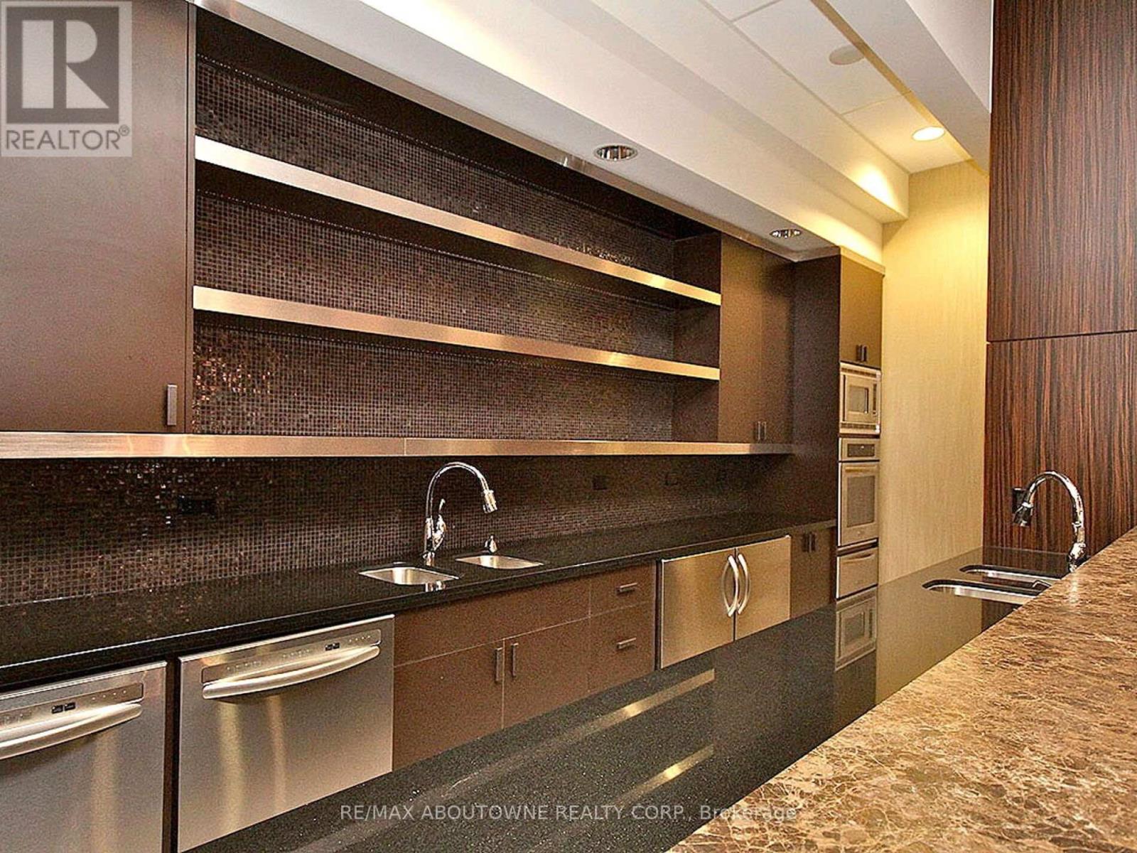 711 - 385 Prince Of Wales Drive, Mississauga, Ontario  L5B 0C6 - Photo 32 - W12761296