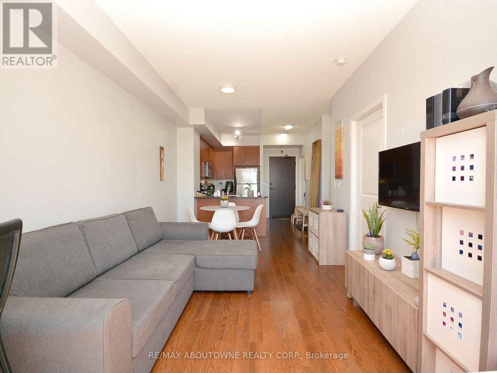 711 - 385 Prince Of Wales Drive, Mississauga, Ontario  L5B 0C6 - Photo 9 - W12761296