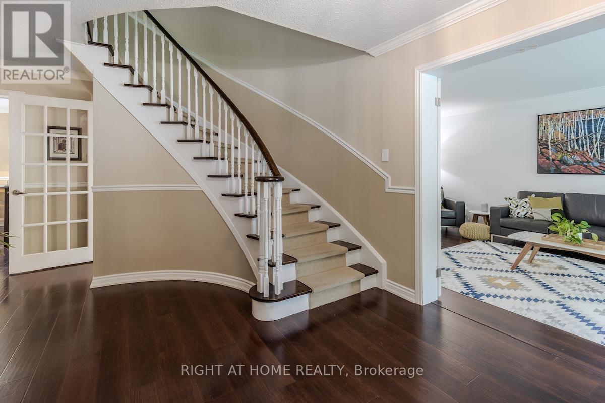 1456 Ballyclare Drive, Mississauga, Ontario  L5C 1J5 - Photo 15 - W12761324