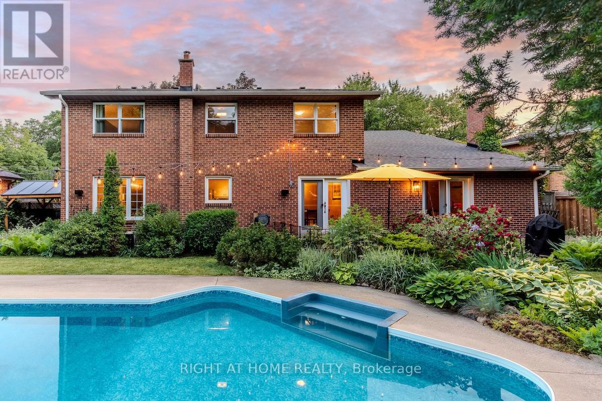 1456 Ballyclare Drive, Mississauga, Ontario  L5C 1J5 - Photo 2 - W12761324