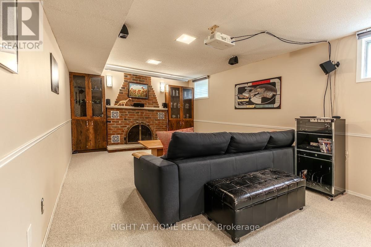 1456 Ballyclare Drive, Mississauga, Ontario  L5C 1J5 - Photo 34 - W12761324