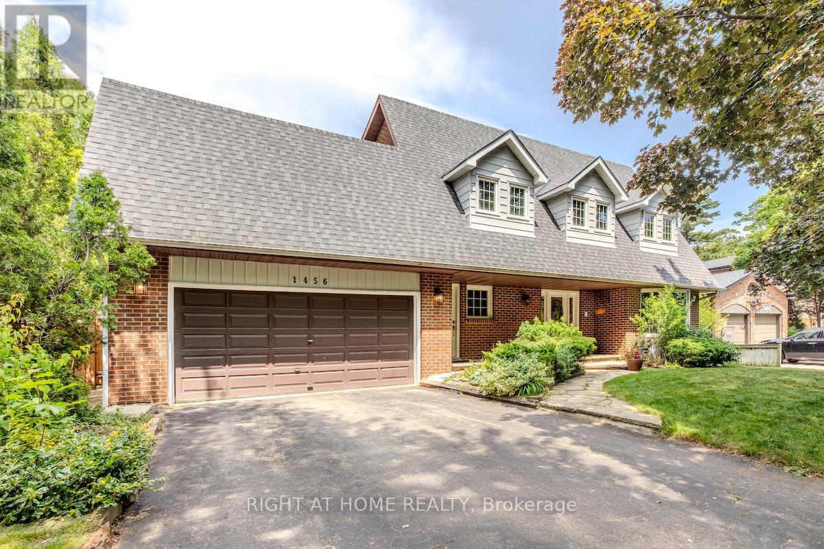 1456 Ballyclare Drive, Mississauga, Ontario  L5C 1J5 - Photo 7 - W12761324