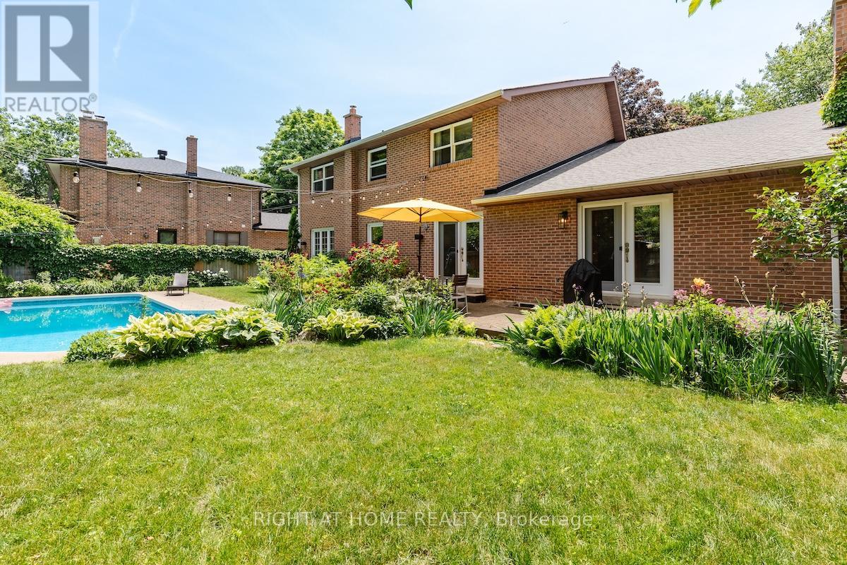 1456 Ballyclare Drive, Mississauga, Ontario  L5C 1J5 - Photo 8 - W12761324