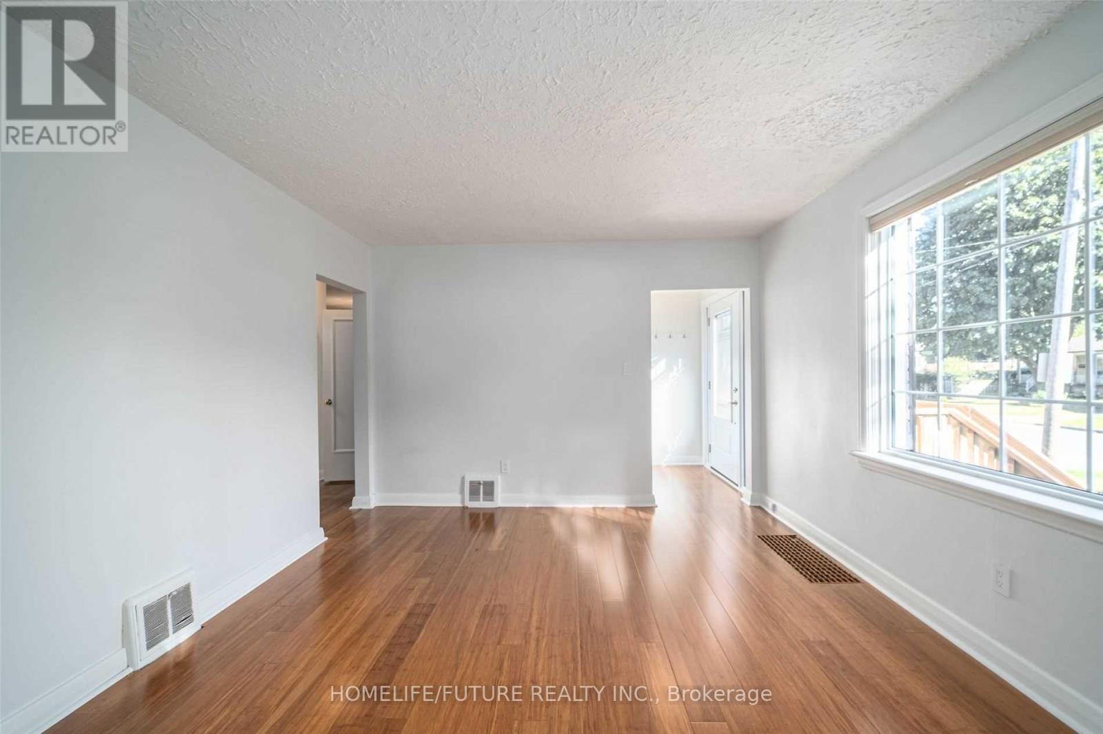 142 Harewood Avenue, Toronto (Cliffcrest), Ontario  M1M 2R7 - Photo 6 - E12760030